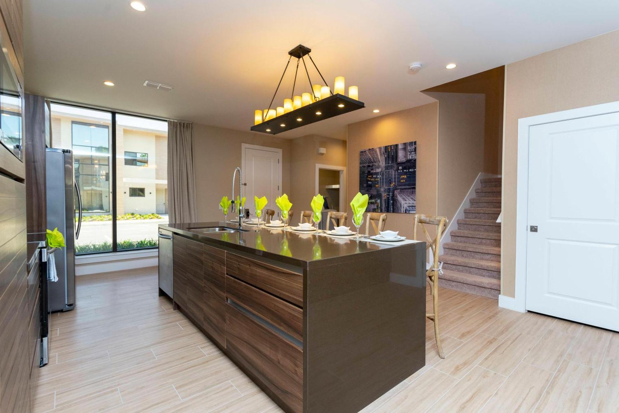 Luxury 3beds And 3ba 2 Miles From Holiday home
