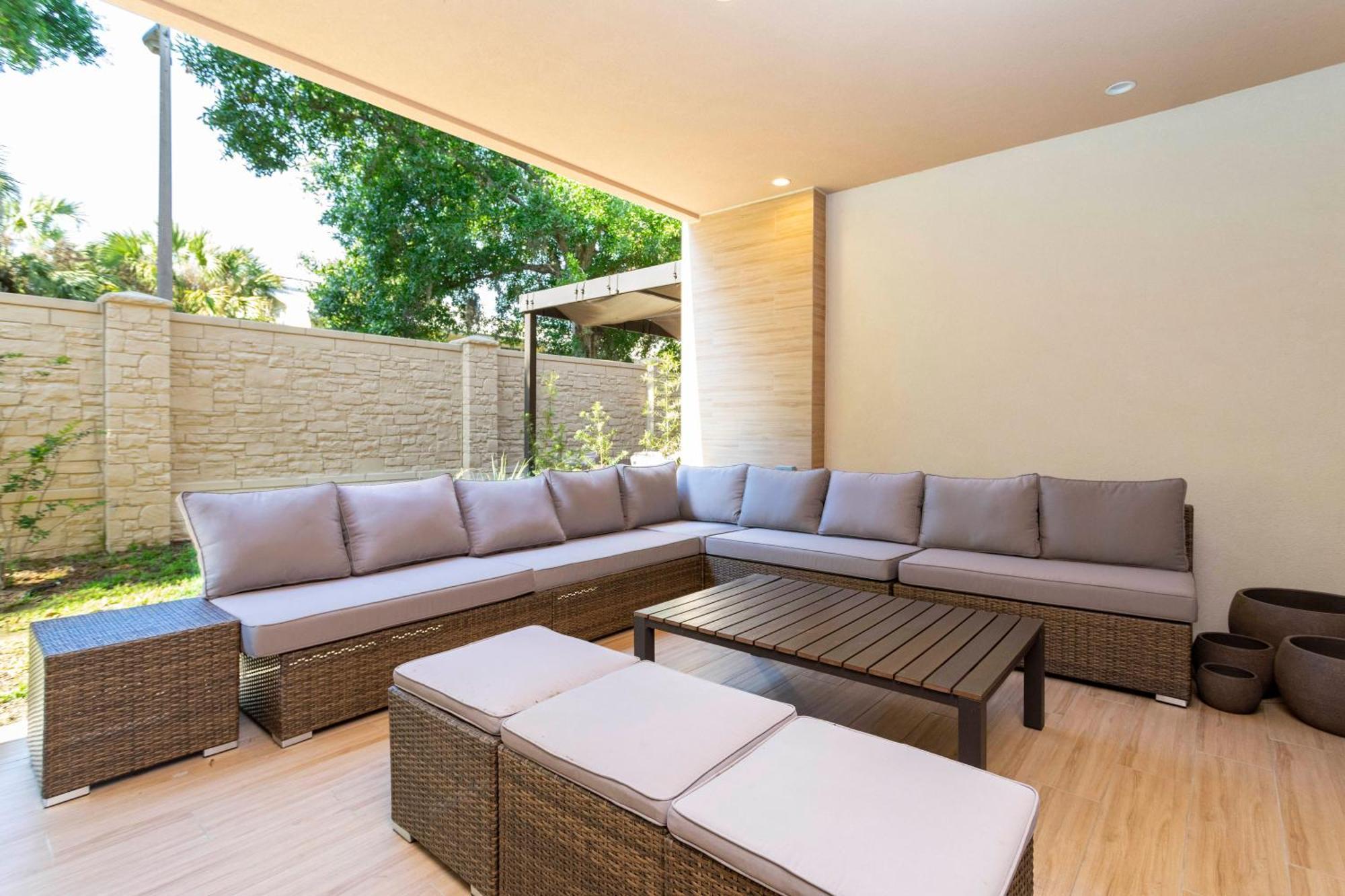 Luxury 3beds And 3ba 2 Miles From *