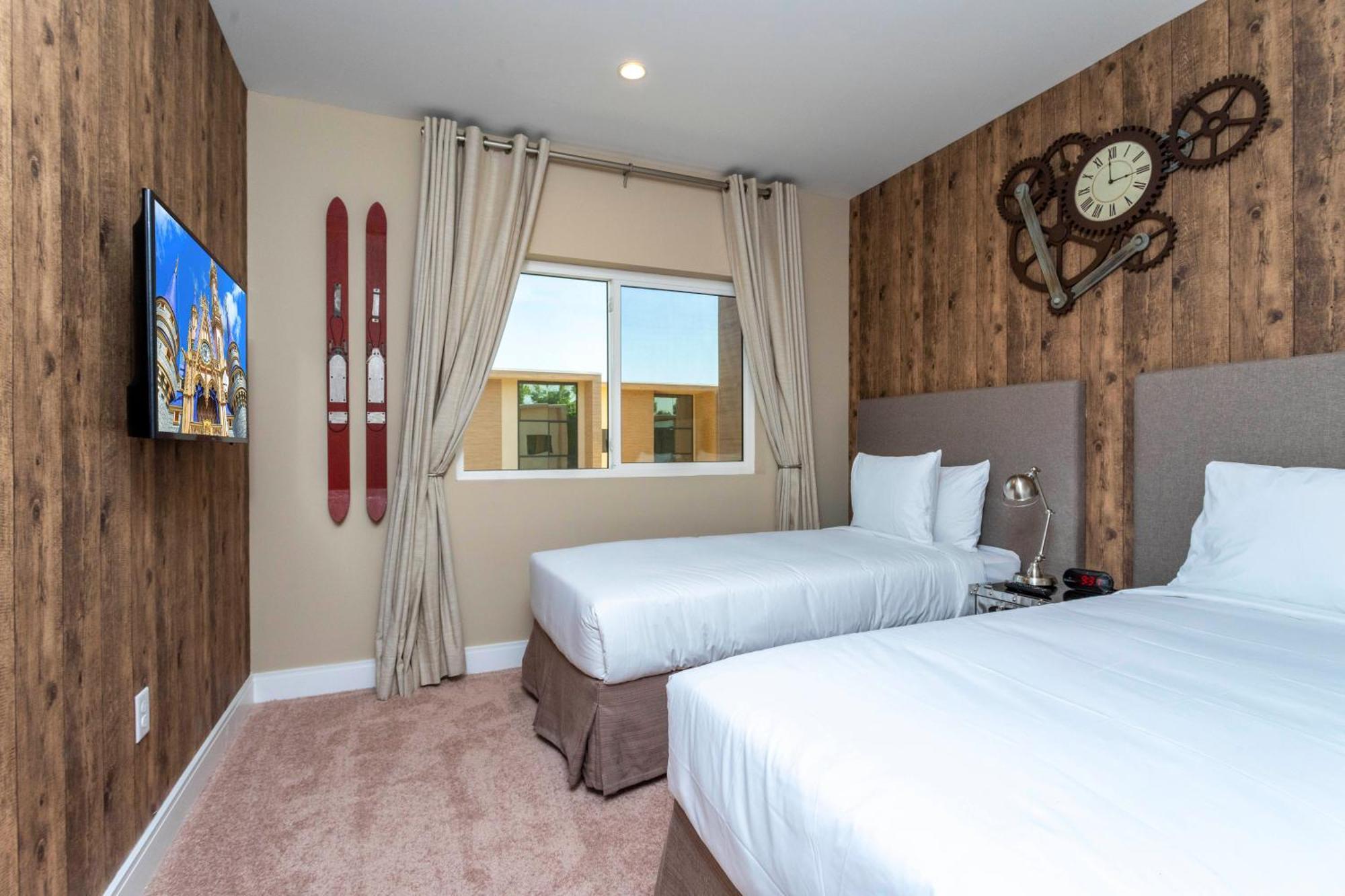 Luxury 3beds And 3ba 2 Miles From Holiday home *