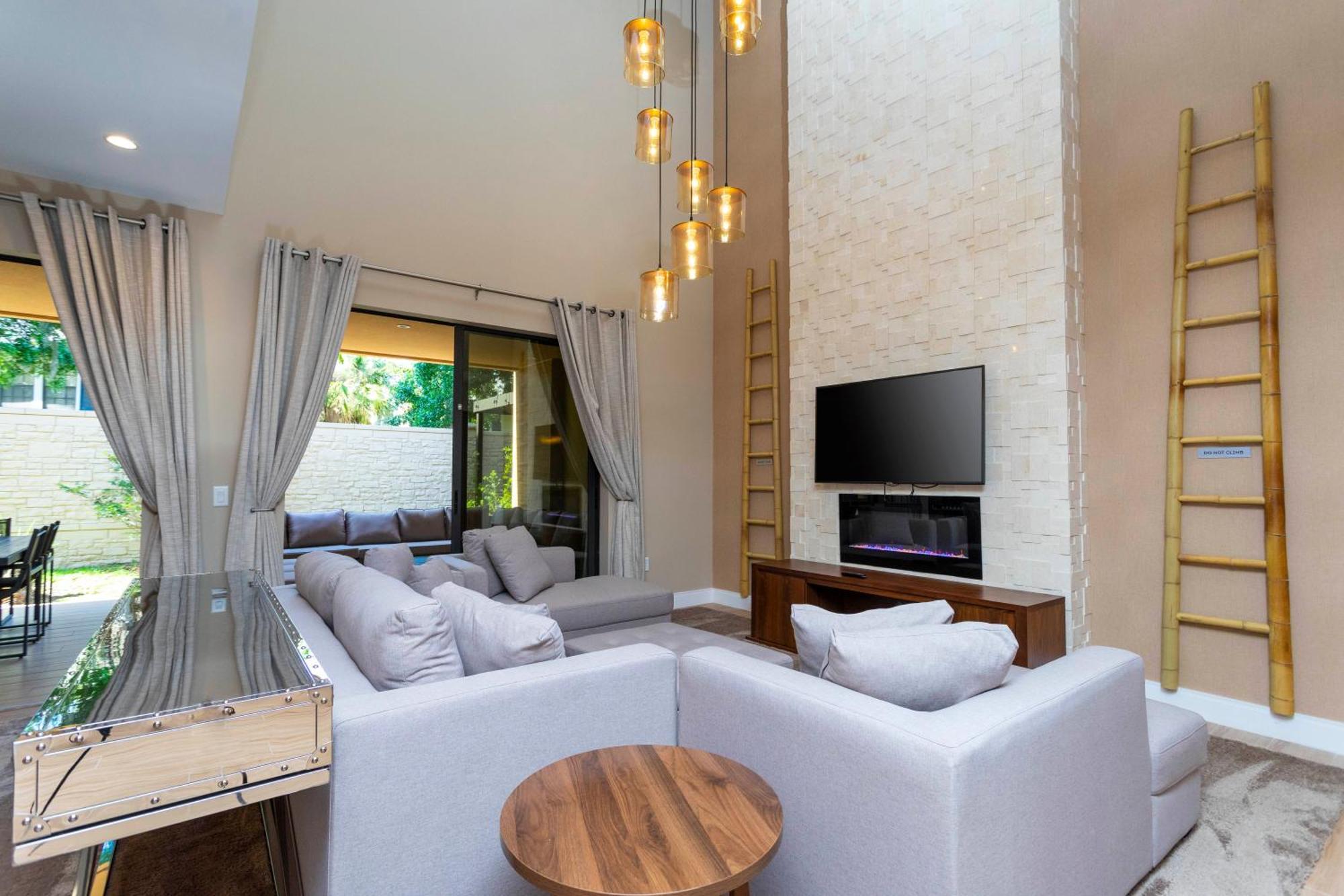Holiday home Luxury 3beds And 3ba 2 Miles From
