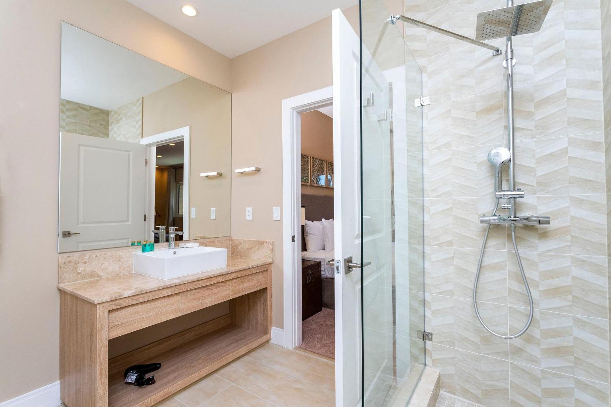 Luxury 3bedroom Near W/ Bbq & Outdoor Dining! *