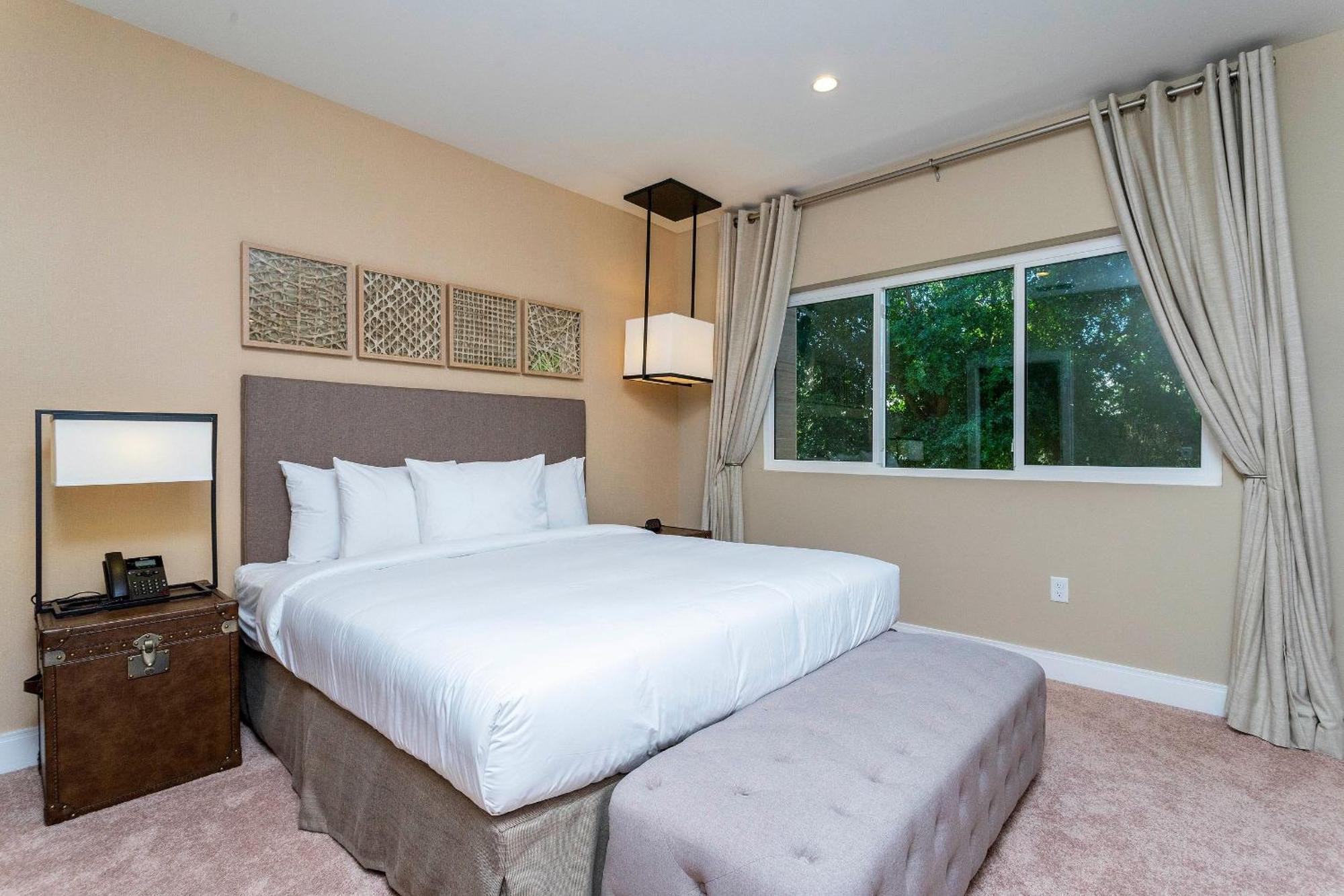 Luxury 3bedroom Near W/ Bbq & Outdoor Dining! *