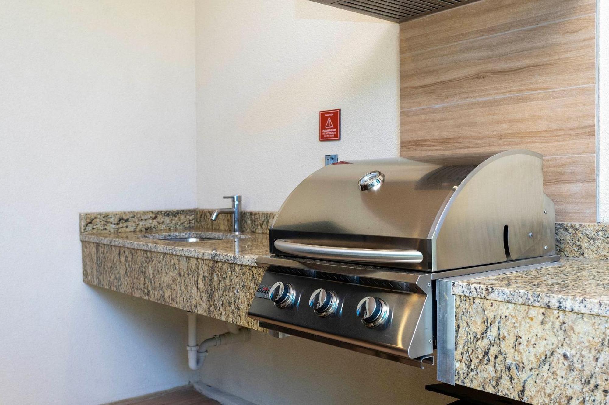 Luxury 3bedroom Near W/ Bbq & Outdoor Dining!