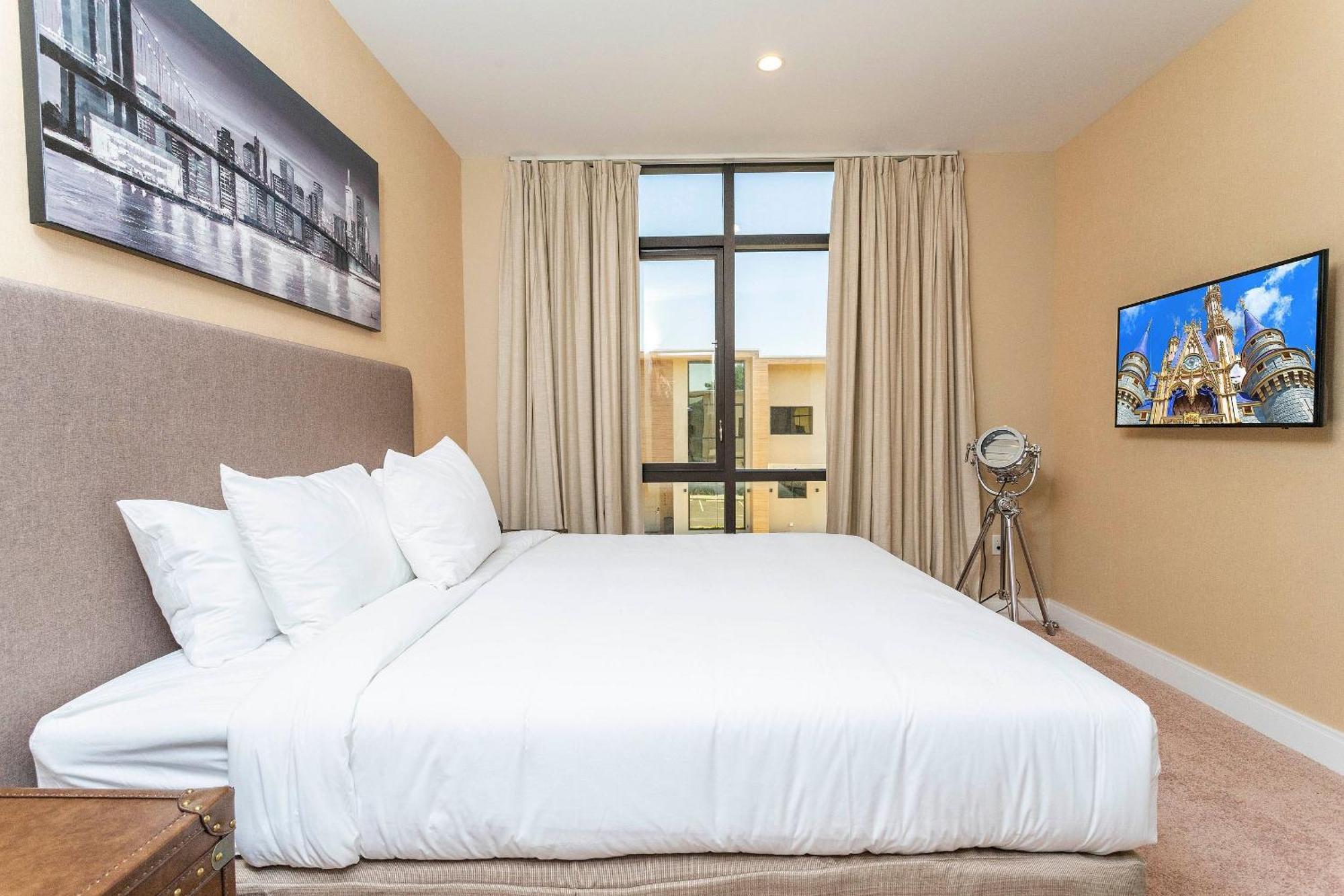 Luxury 3bedroom Near W/ Bbq & Outdoor Dining! *