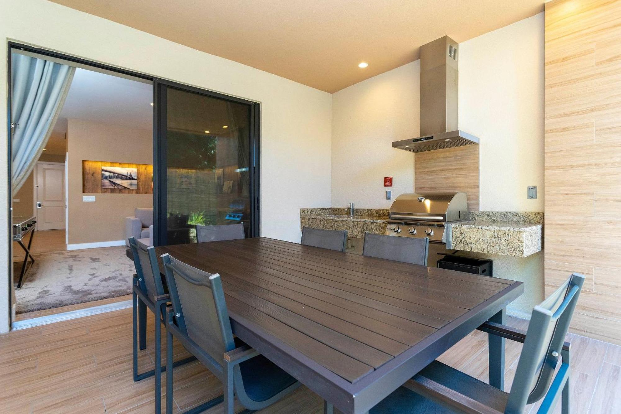 Luxury 3bedroom Near W/ Bbq & Outdoor Dining!