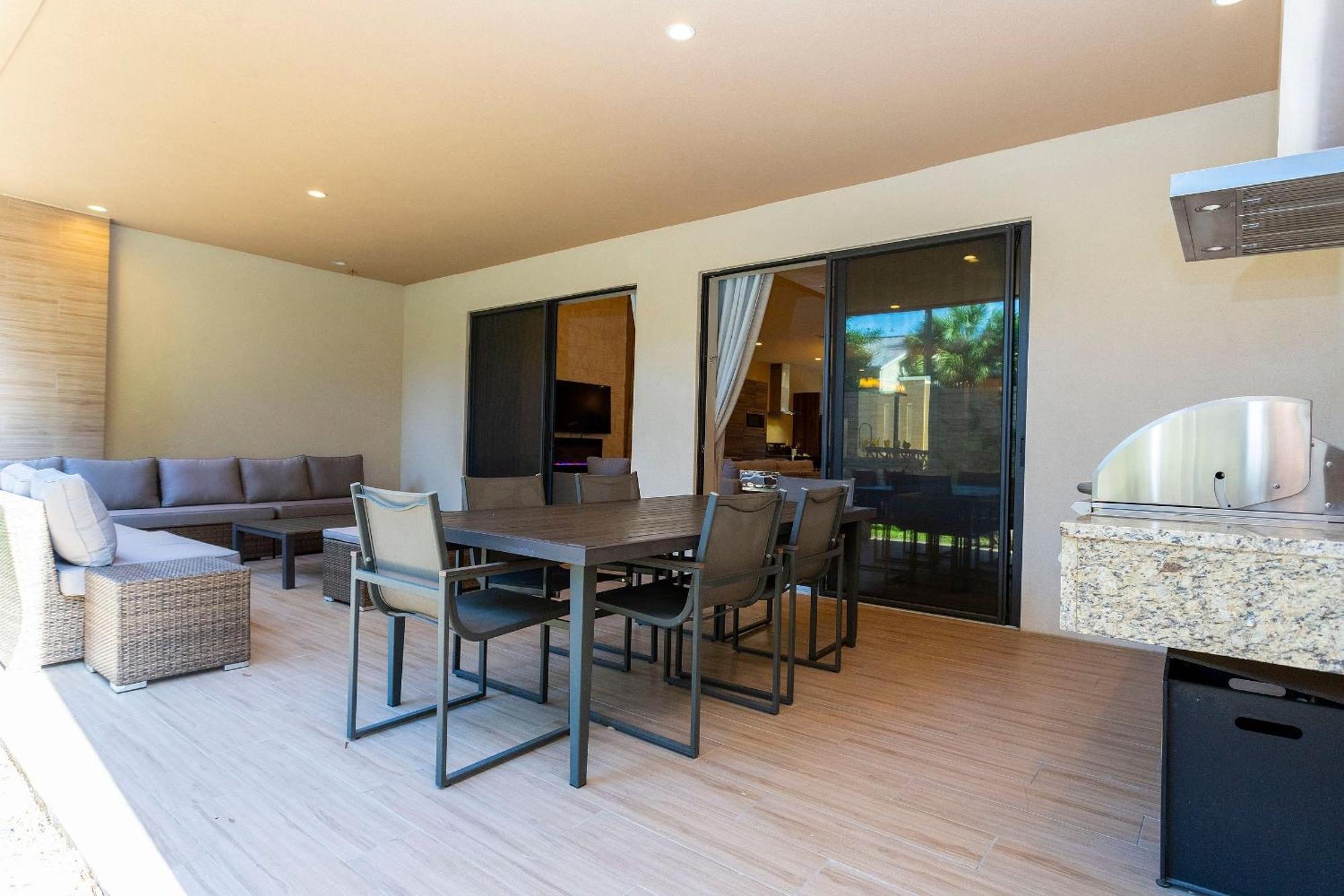 Luxury 3bedroom Near W/ Bbq & Outdoor Dining! Holiday home *