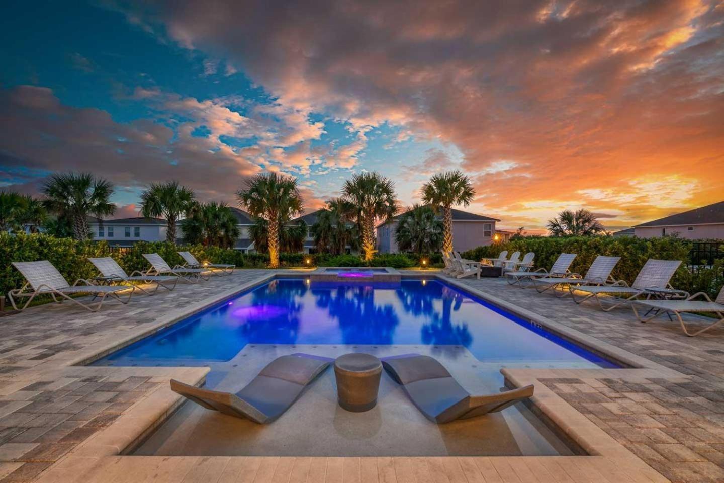 Spacious 8 Bdrm With South Facing Pool In Encore *