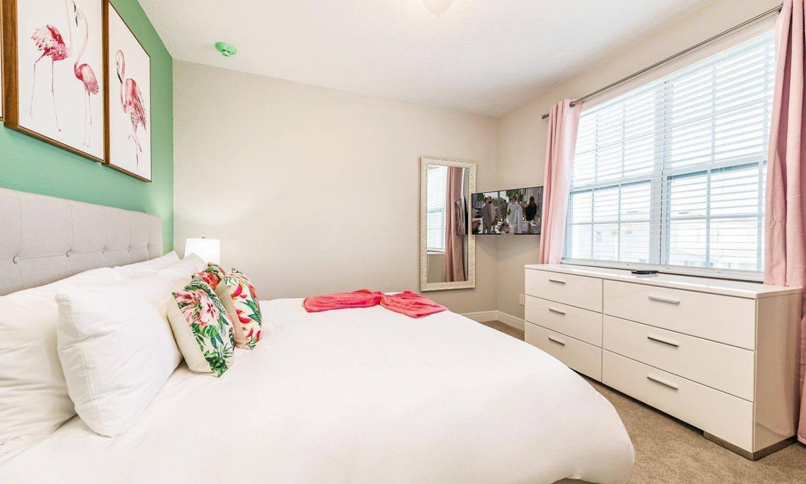 Gleaming 12 Bdrm With Themed Bedrooms At Encore *