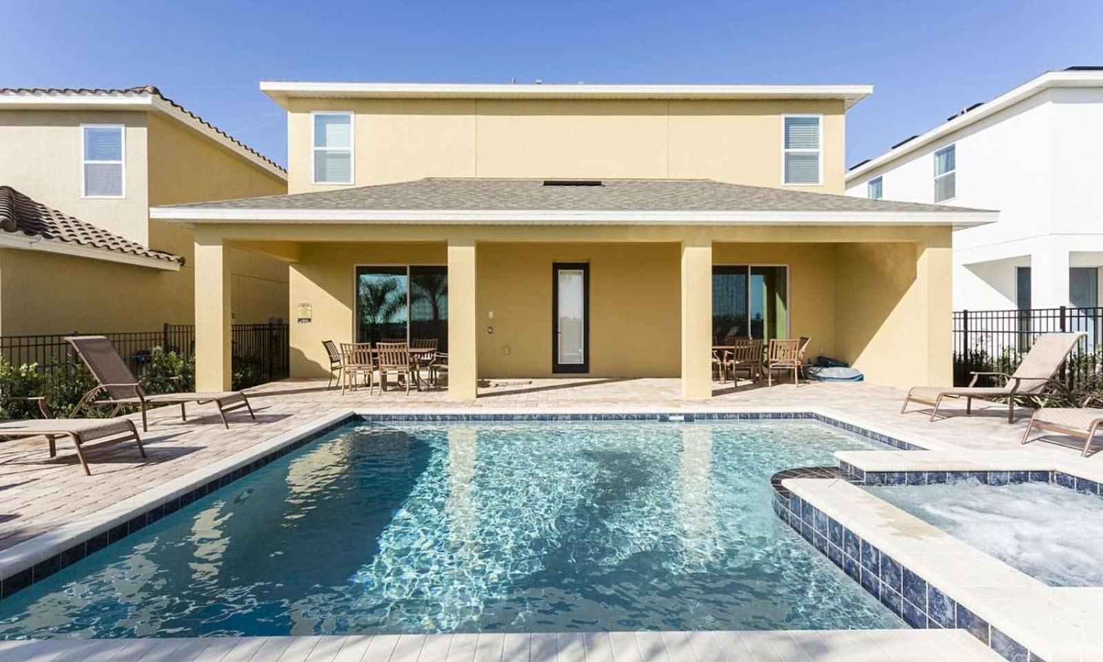 Unique Spacious 10 Bdrm With Backyard Pool At Encore Holiday home Orlando