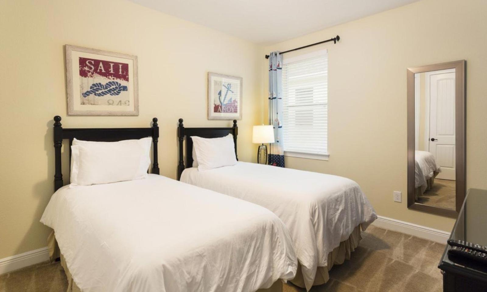Unique Spacious 10 Bdrm With Backyard Pool At Encore Holiday home
