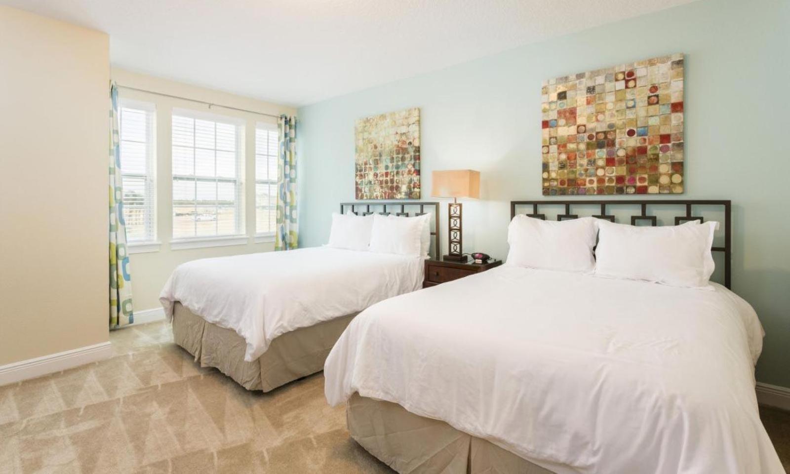 Holiday home Unique Spacious 10 Bdrm With Backyard Pool At Encore *