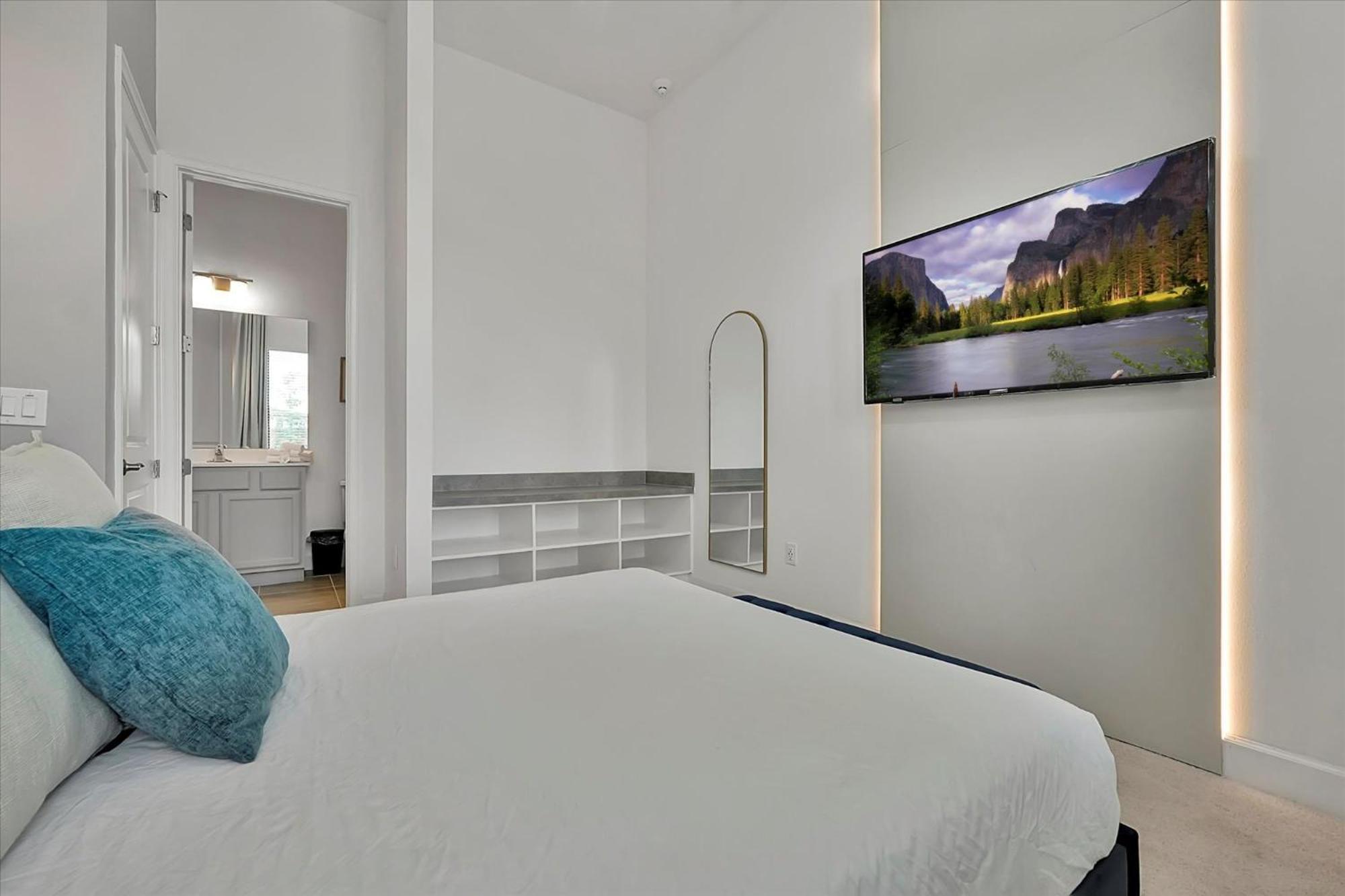Holiday home Epic Mansion-pool-game Room-theater-2