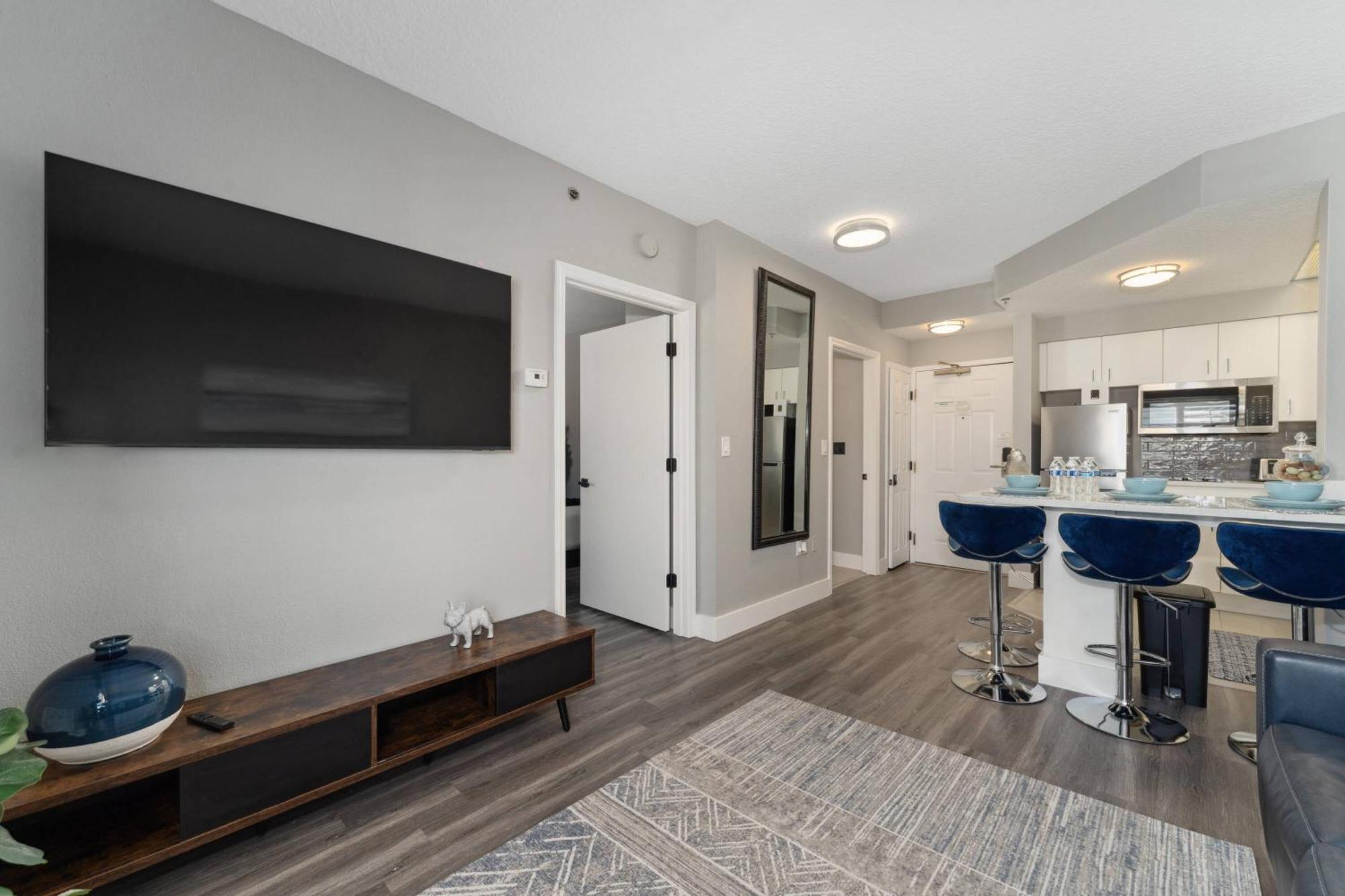 Comfort Close To Attractions Apartment