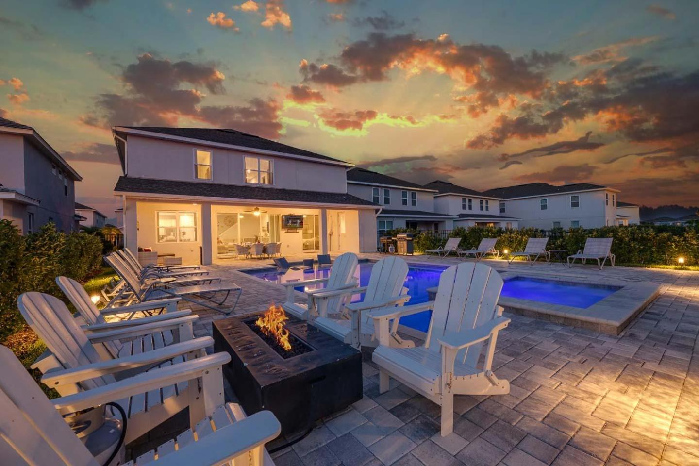 Spacious 8 Bdrm With South Facing Pool In Encore Casa de férias *