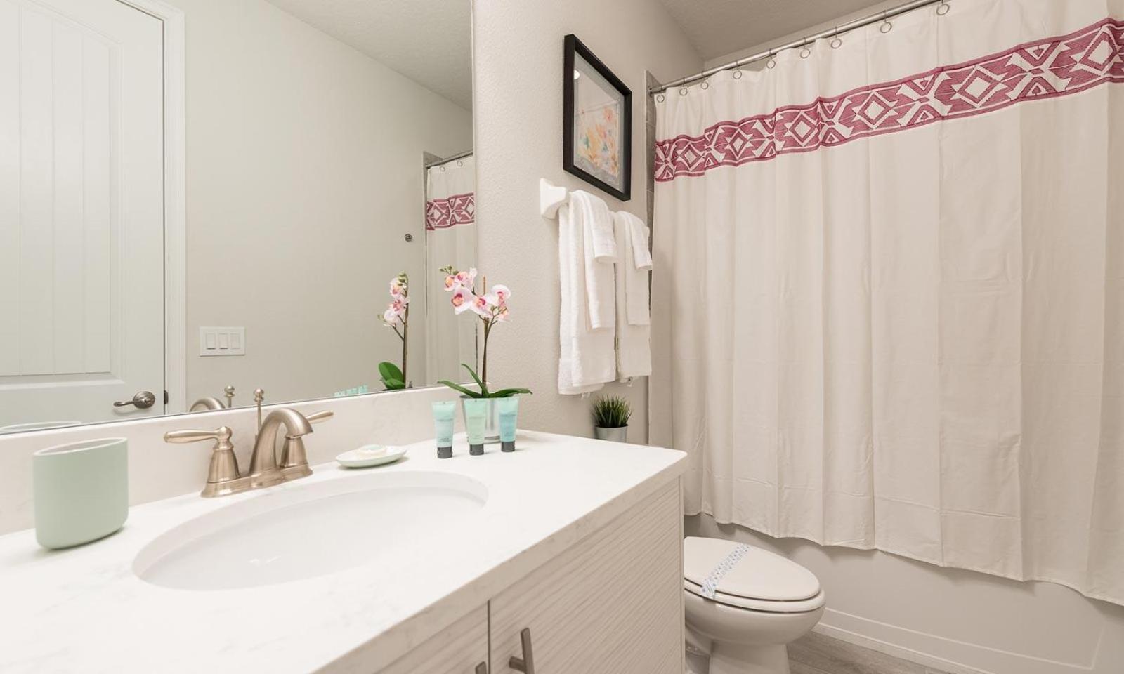 Sun-kissed 6 Bdrm With Private Pool At Encore *