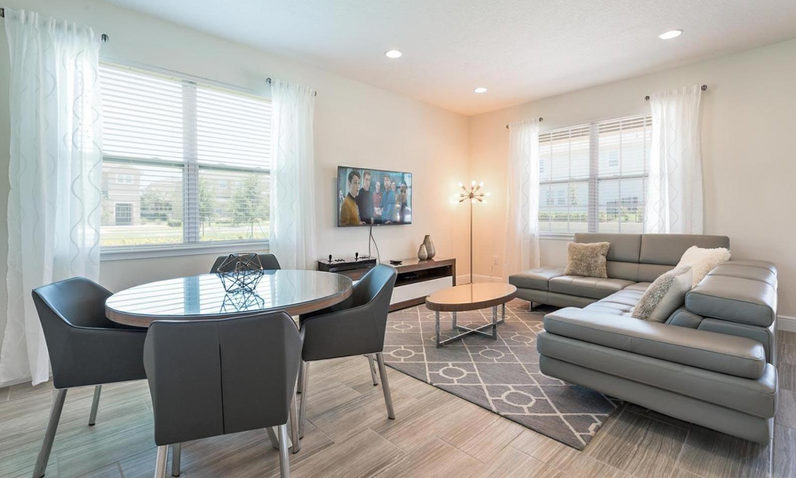 Bright Chic 6 Bdrm With Games At Encore Casa de férias
