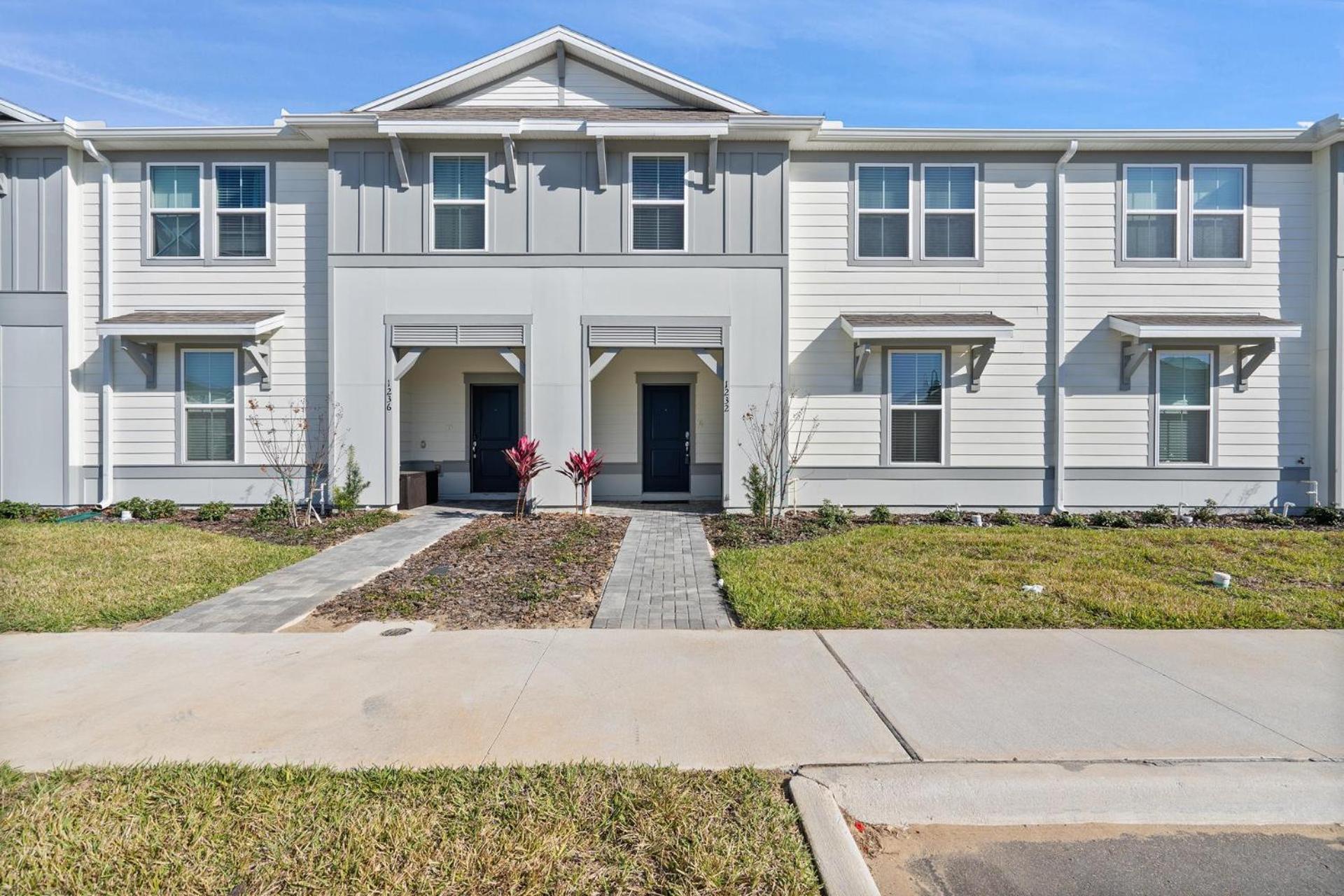 1232 Blue Island * Clermont