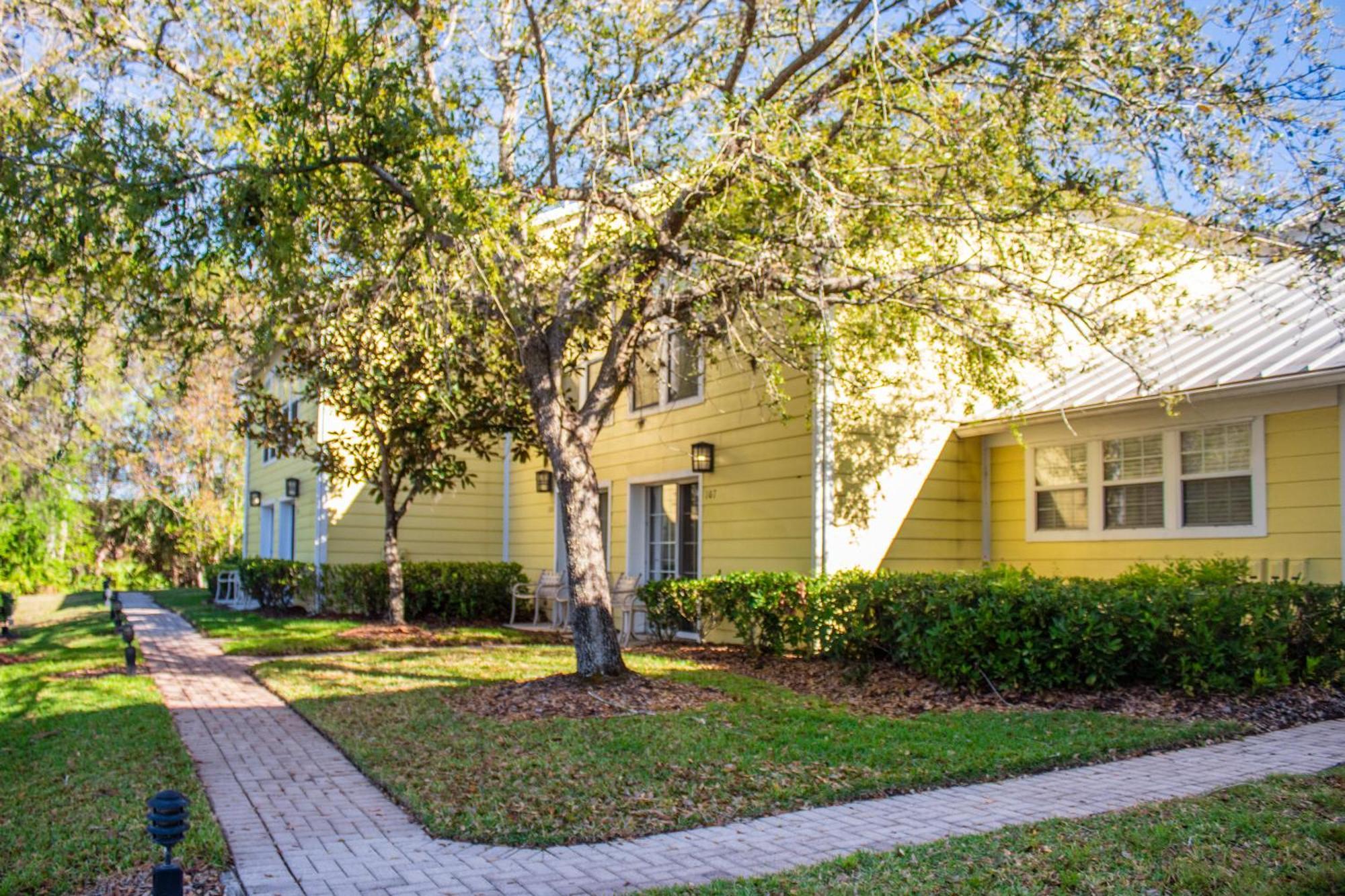 Barefoot'n Kissimmee Orlando 3* Celebration