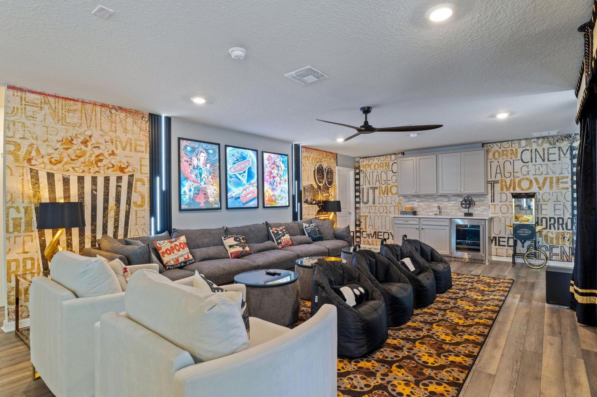 New Themed Villa, Heated Pool And In Windsor Cay Orlando