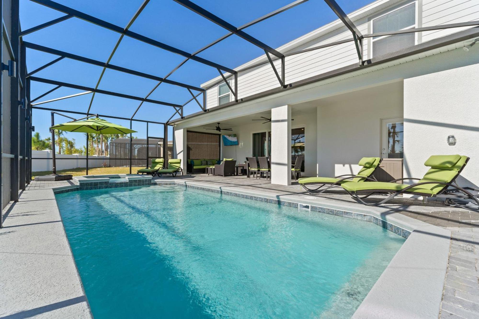 New Themed Villa, Heated Pool And In Windsor Cay *