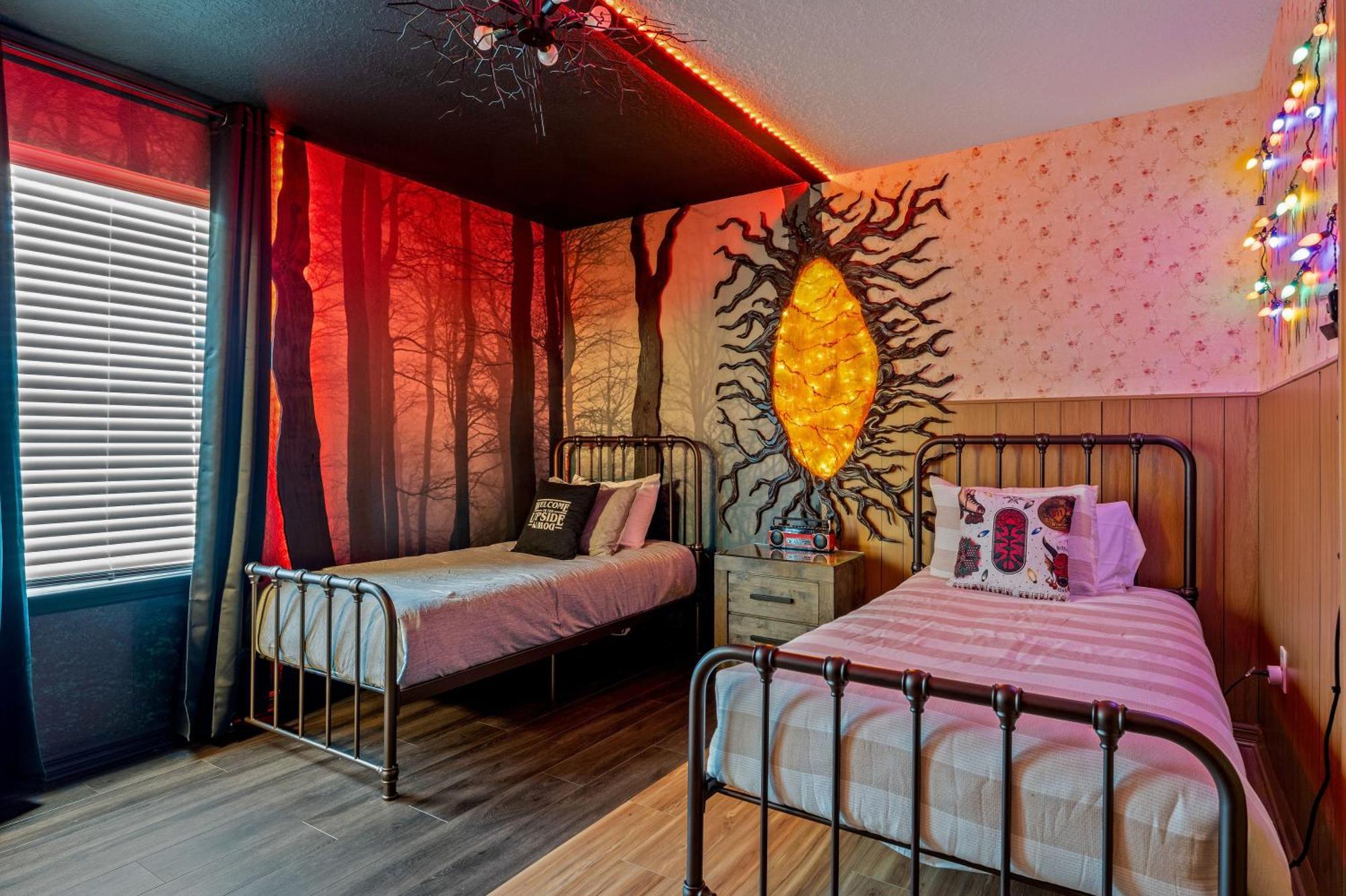 New Themed Villa, Heated Pool And In Windsor Cay *
