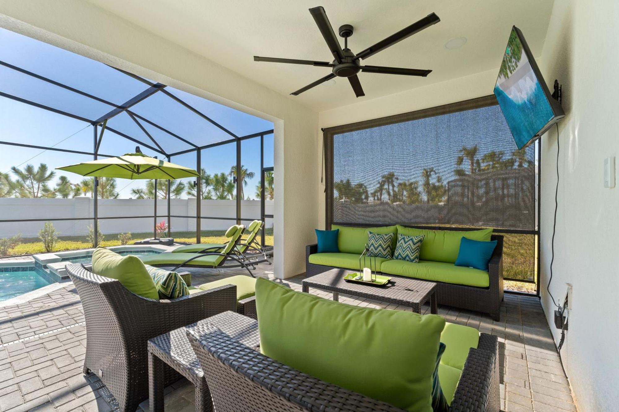 New Themed Villa, Heated Pool And In Windsor Cay
