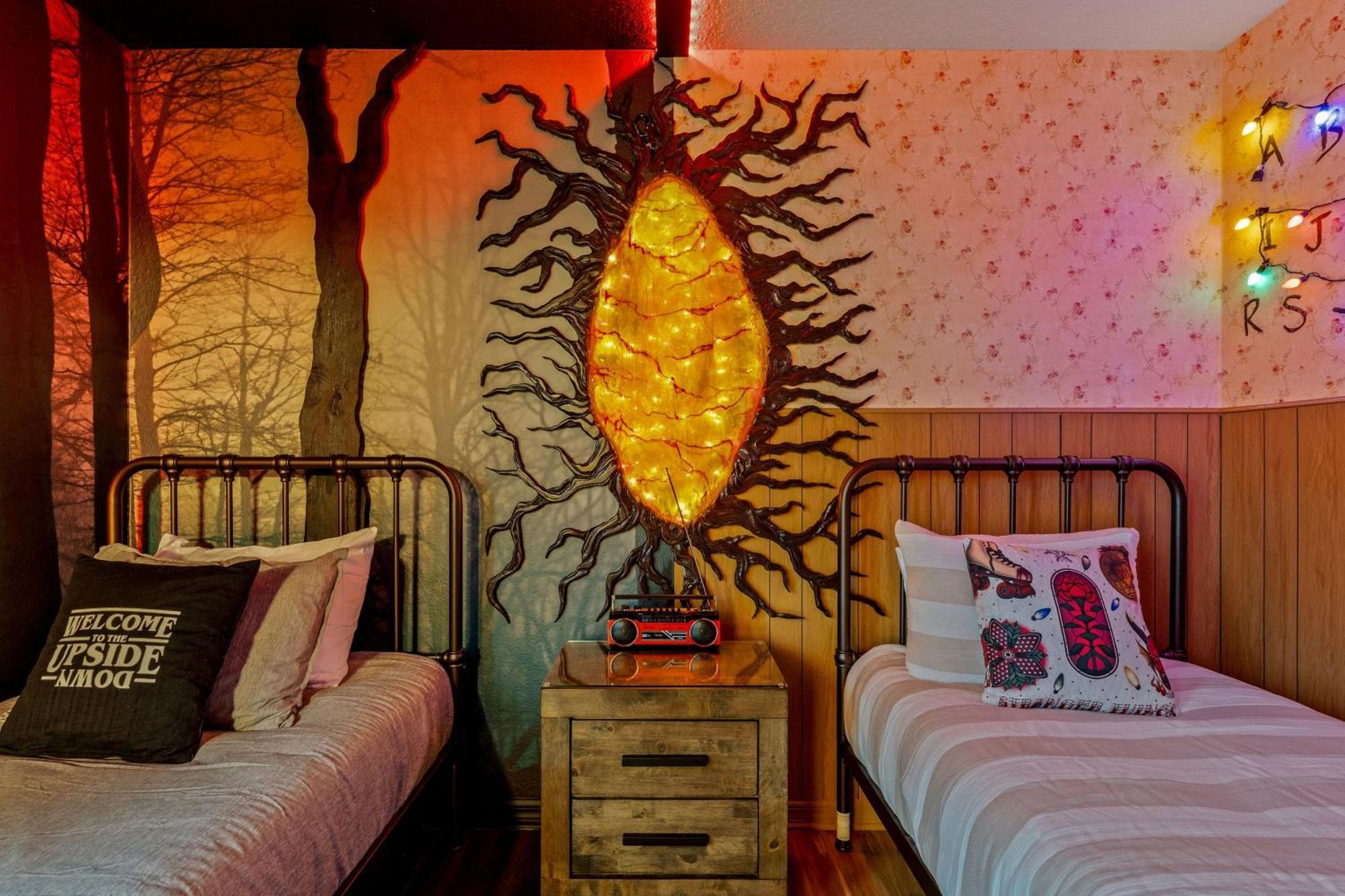 New Themed Villa, Heated Pool And In Windsor Cay Villa