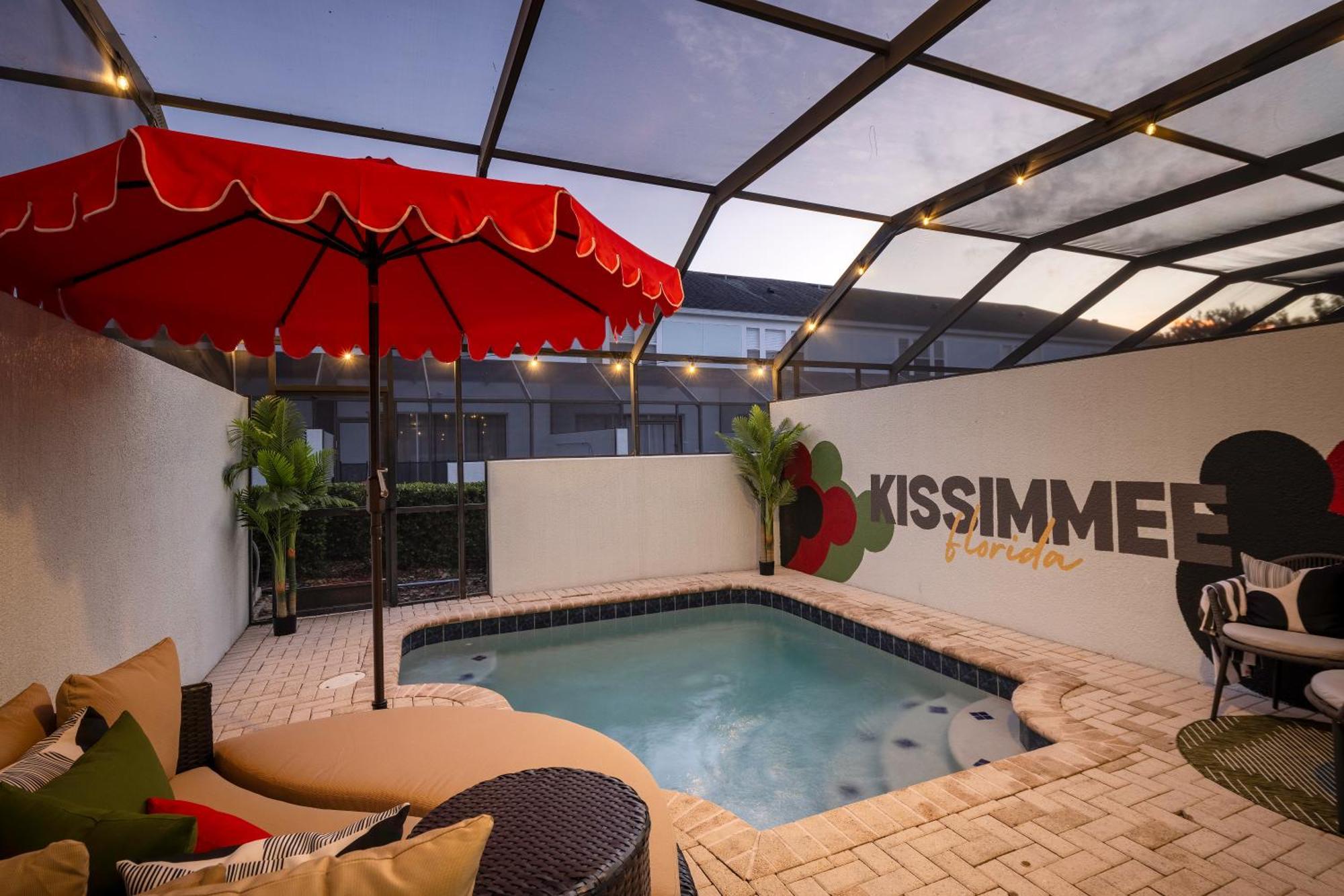 Holiday home Magical Getaway Close To With Heated Pool *