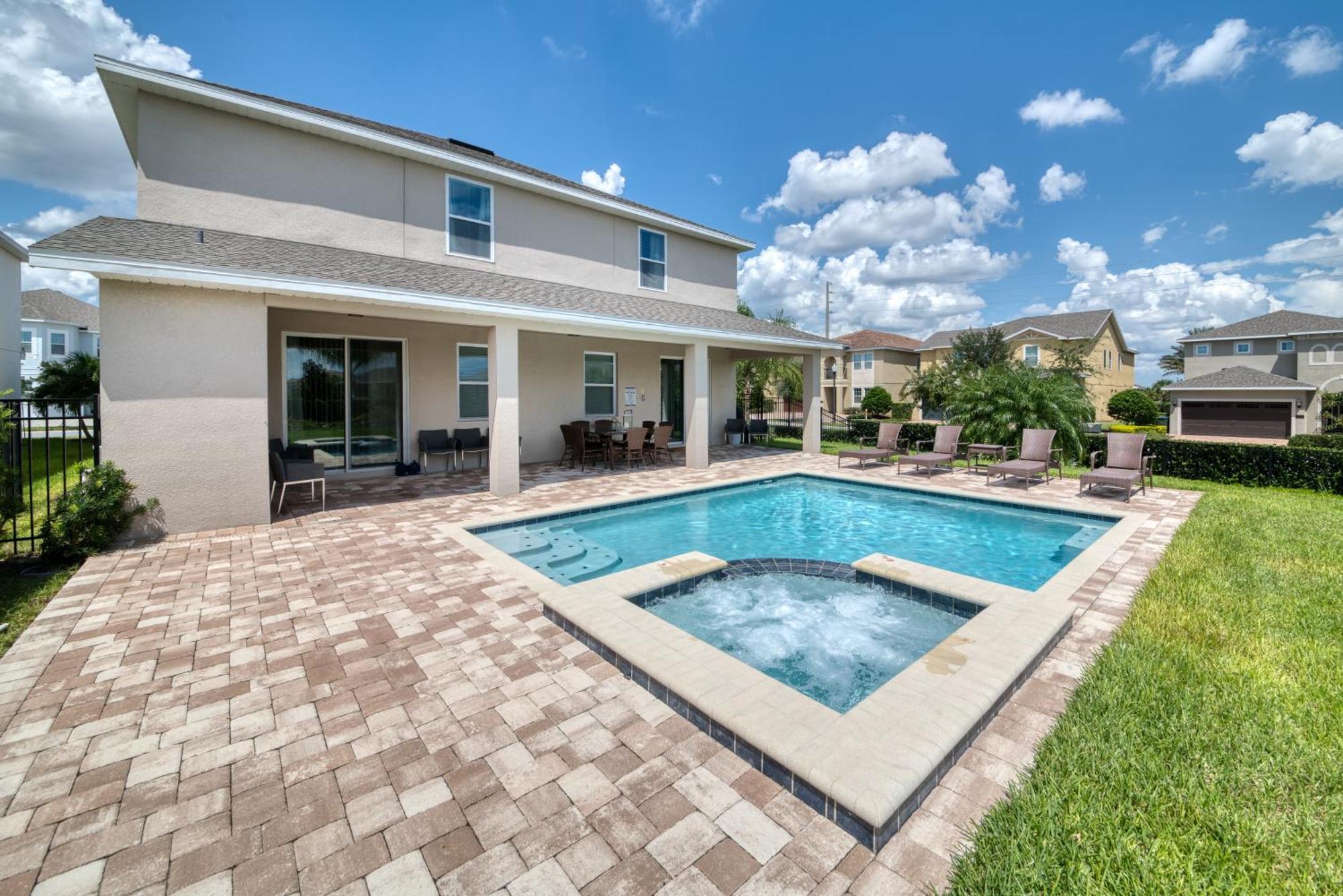 Exquisite With Media & Games Near By Rentyl - 7600m Orlando