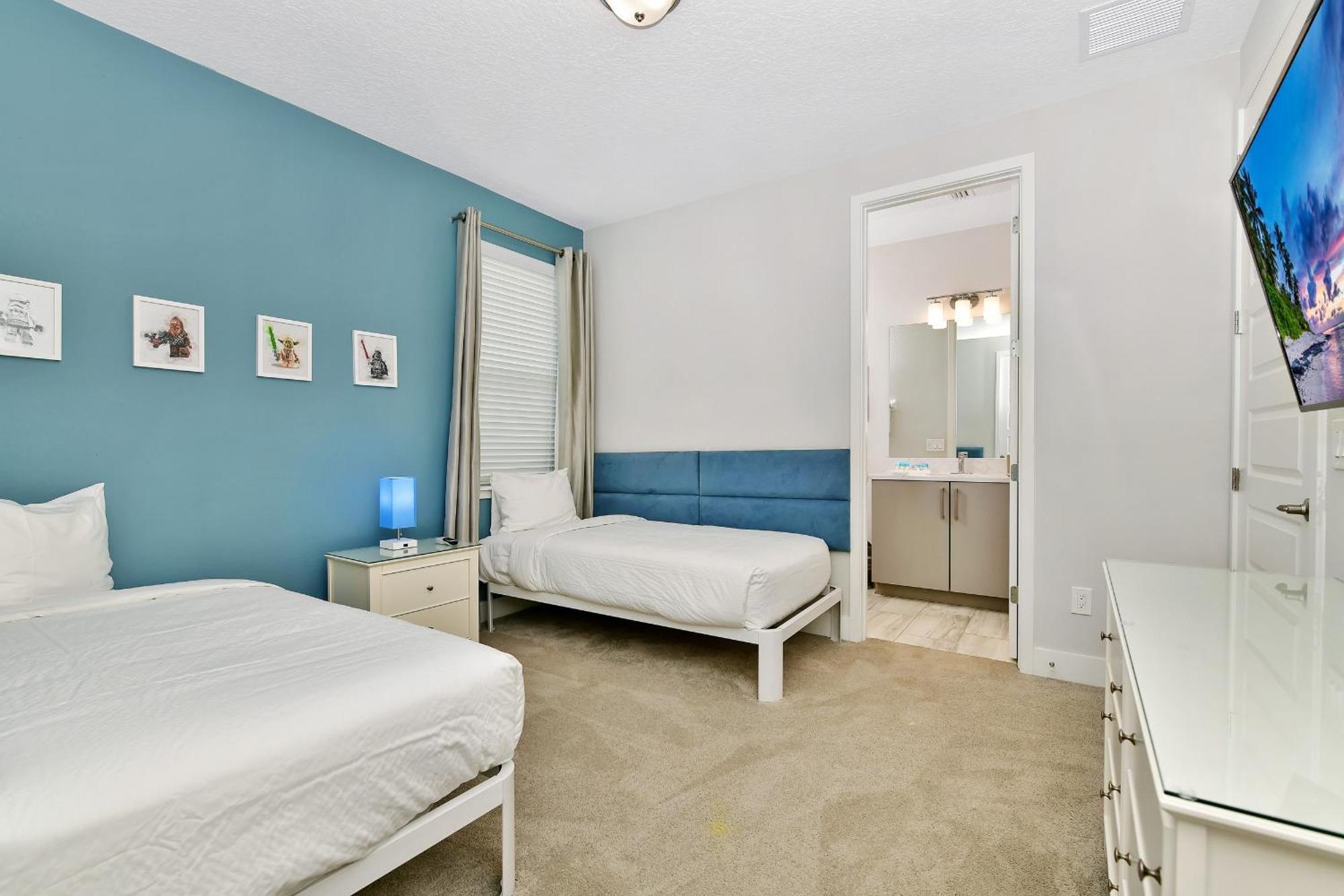 Modern House By Rentyl Near With Private Pool & Amenities - 393s Holiday home Orlando