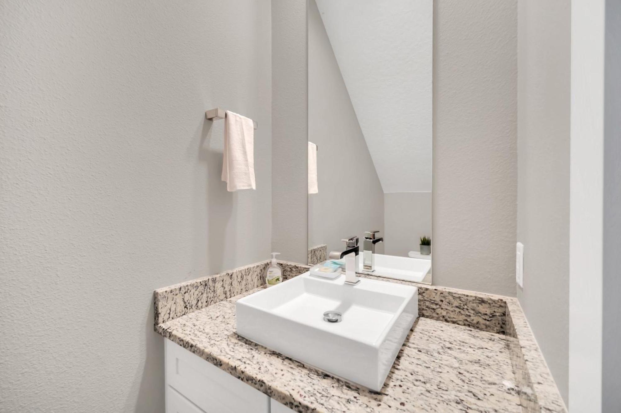 New Amazing Unique Dream House 5 Min To Holiday home Orlando