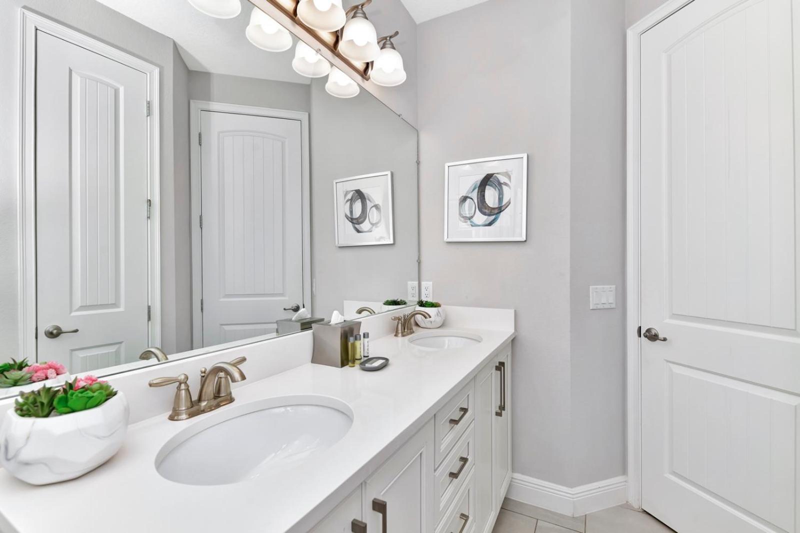 Modern Five Bedroom With Private Pool & Access At Encore At Reunion - 253sf Holiday home *