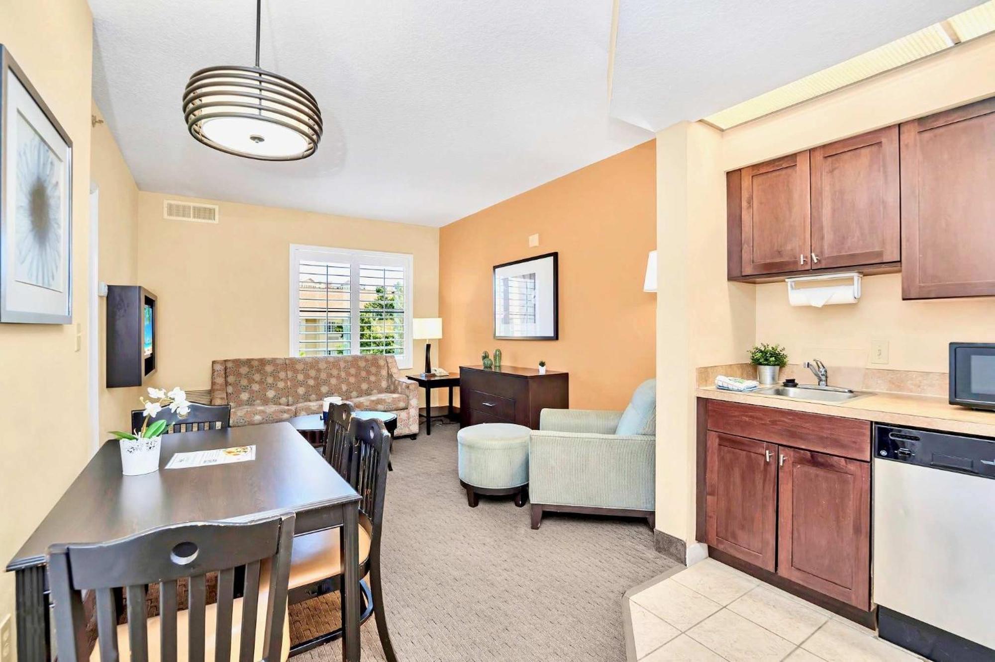 Apartment With Pool Hot Tub - Near *
