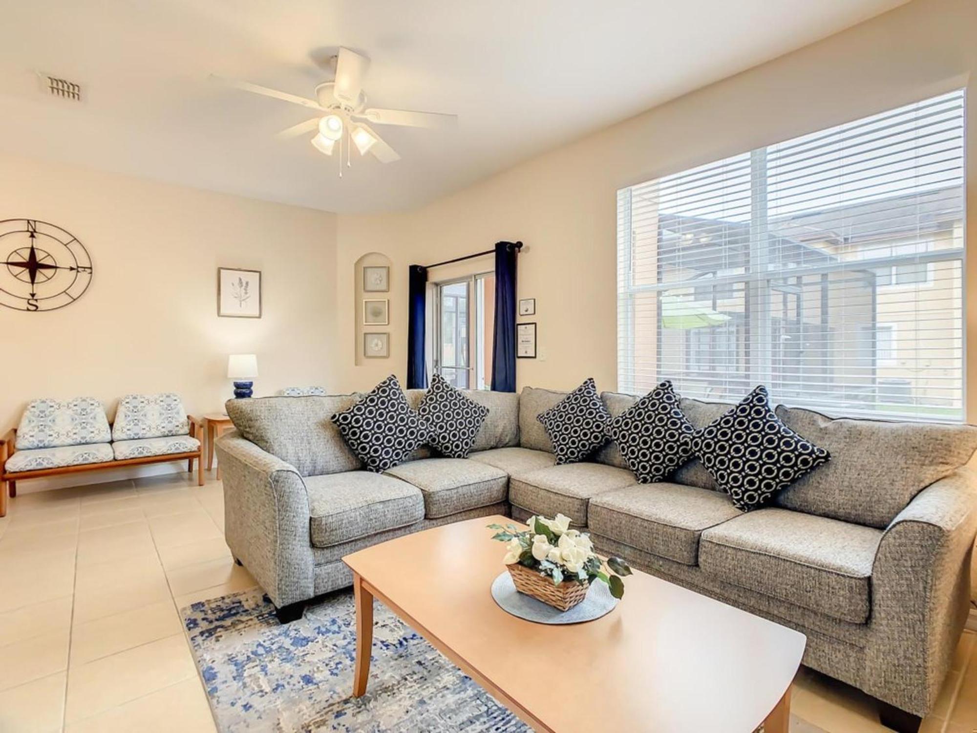 Apartment Spacious Regal Oaks Townhome By *