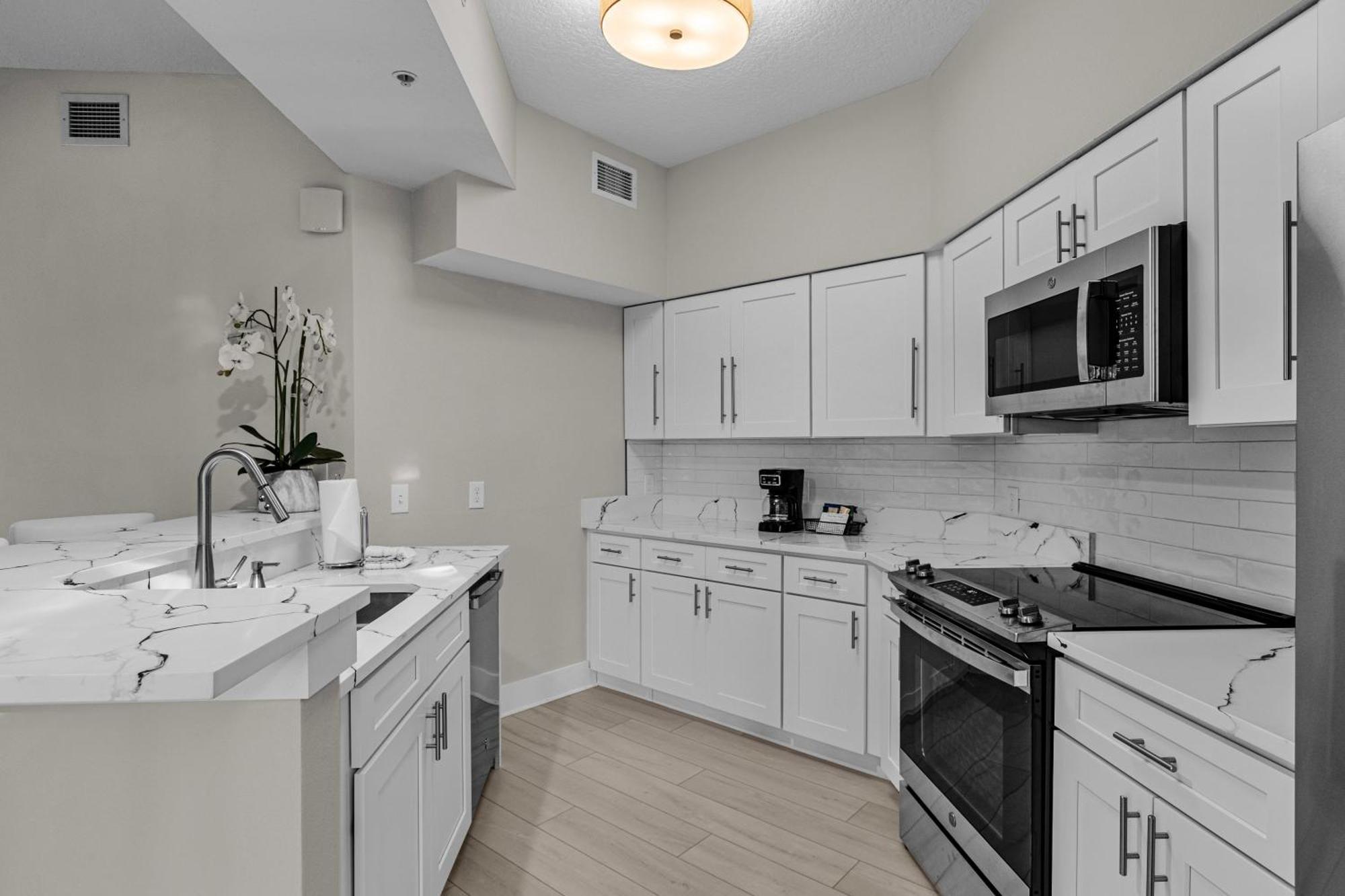 3 Bedroom Family Friendly At Worldquest Near 2728