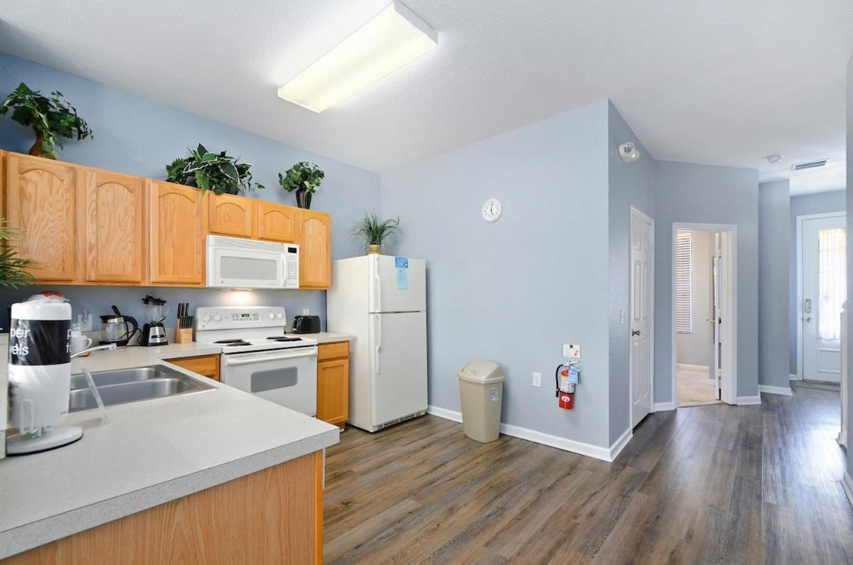 Luxury 3-bdr House With Pool Next To *