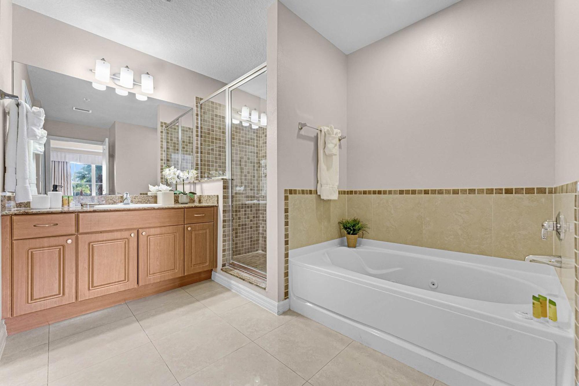 Elegant 1br Near Universal Apartment *