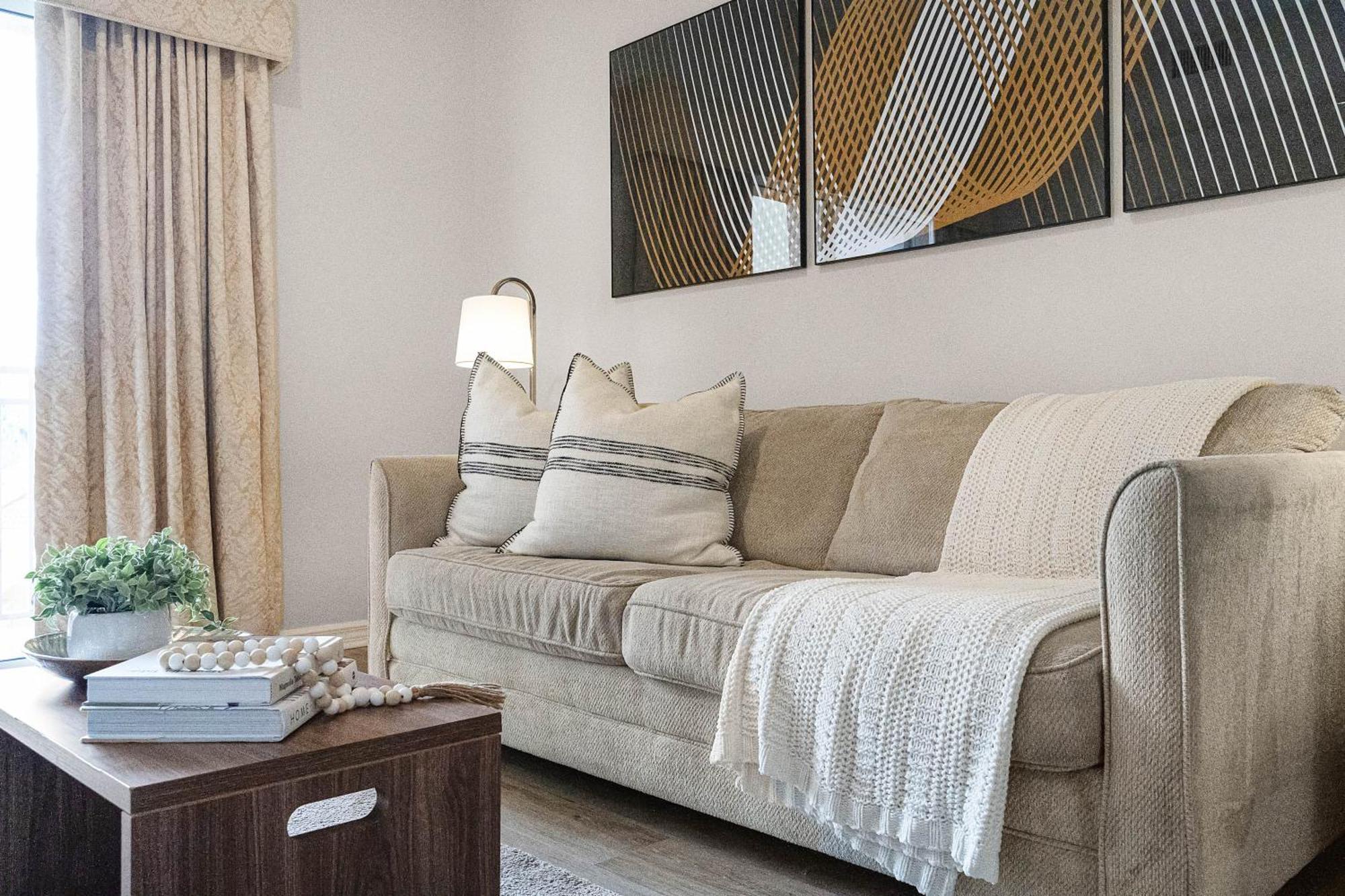 Elegant 1br Near Universal *