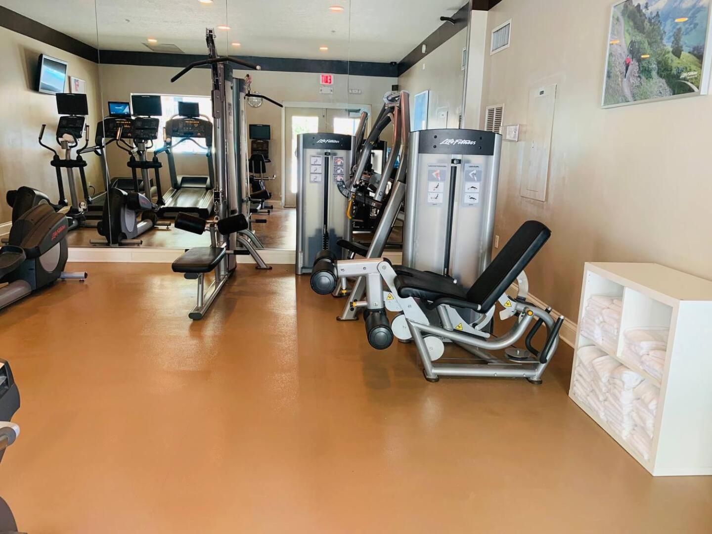 Elegant 1br Near Universal *