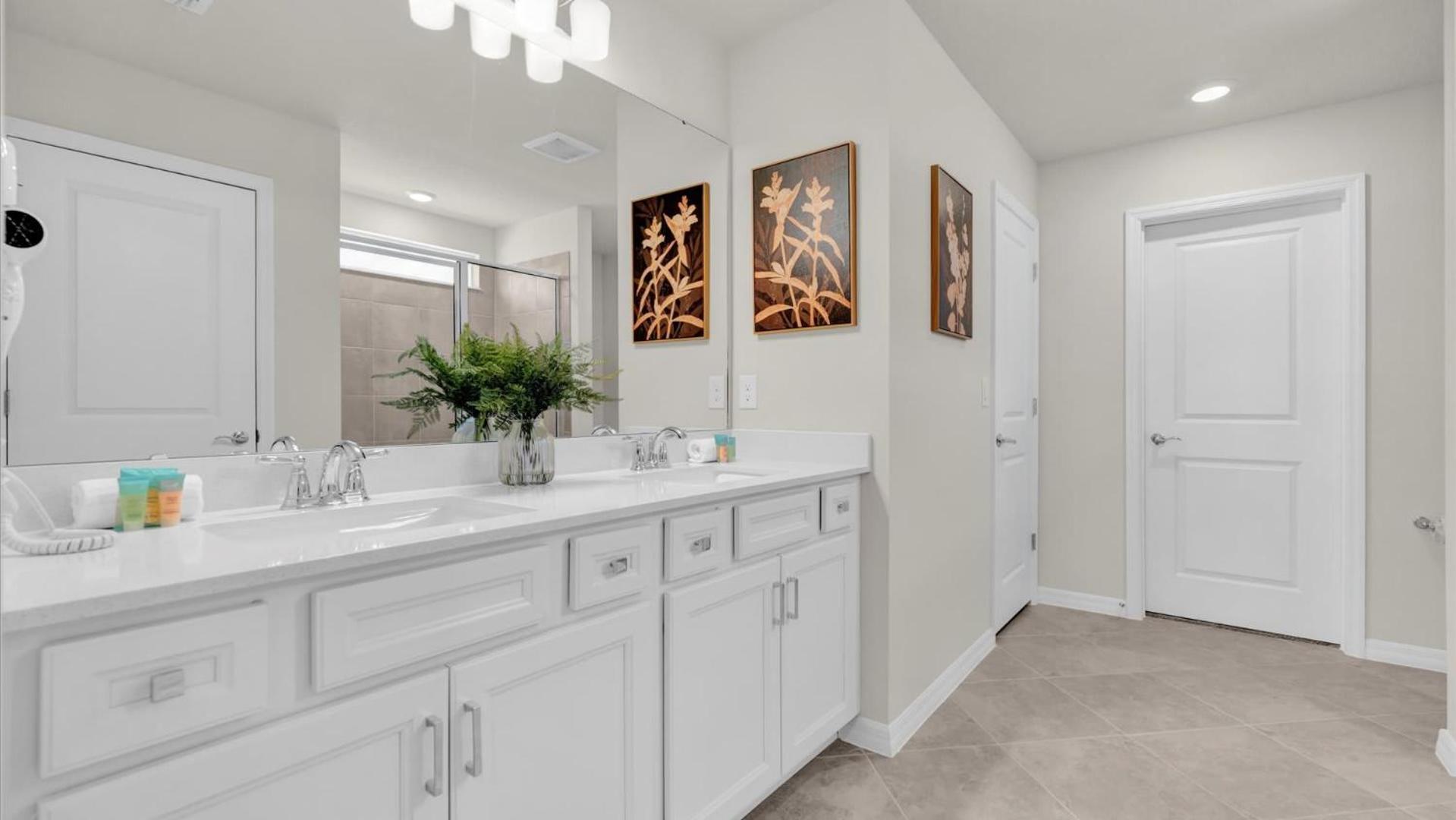 Modern 5br 4baths Townhouse Holiday home