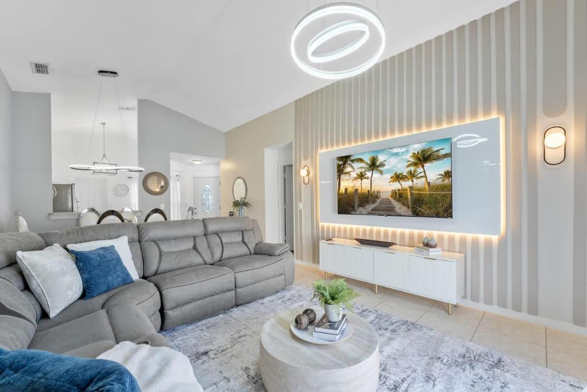 Super Adore - Pool 5 Beds Comy Sofa