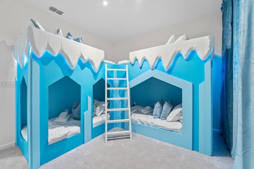 Super Uniki- 10bdr 10ba Designs Themes Views Orlando