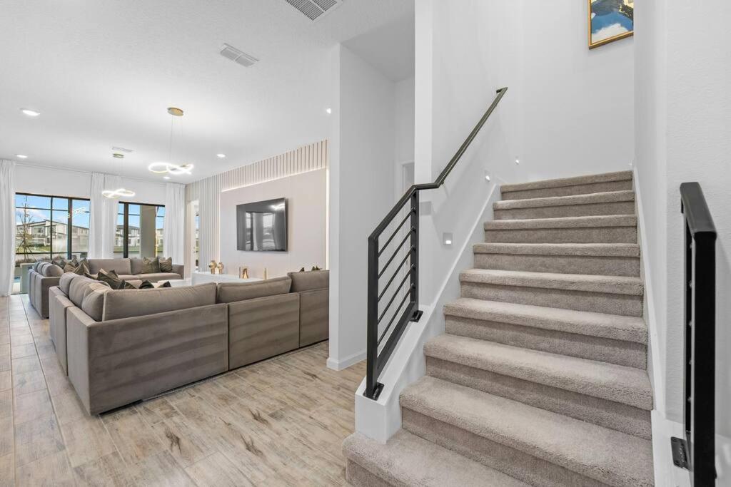 Super Uniki- 10bdr 10ba Designs Themes Views Orlando
