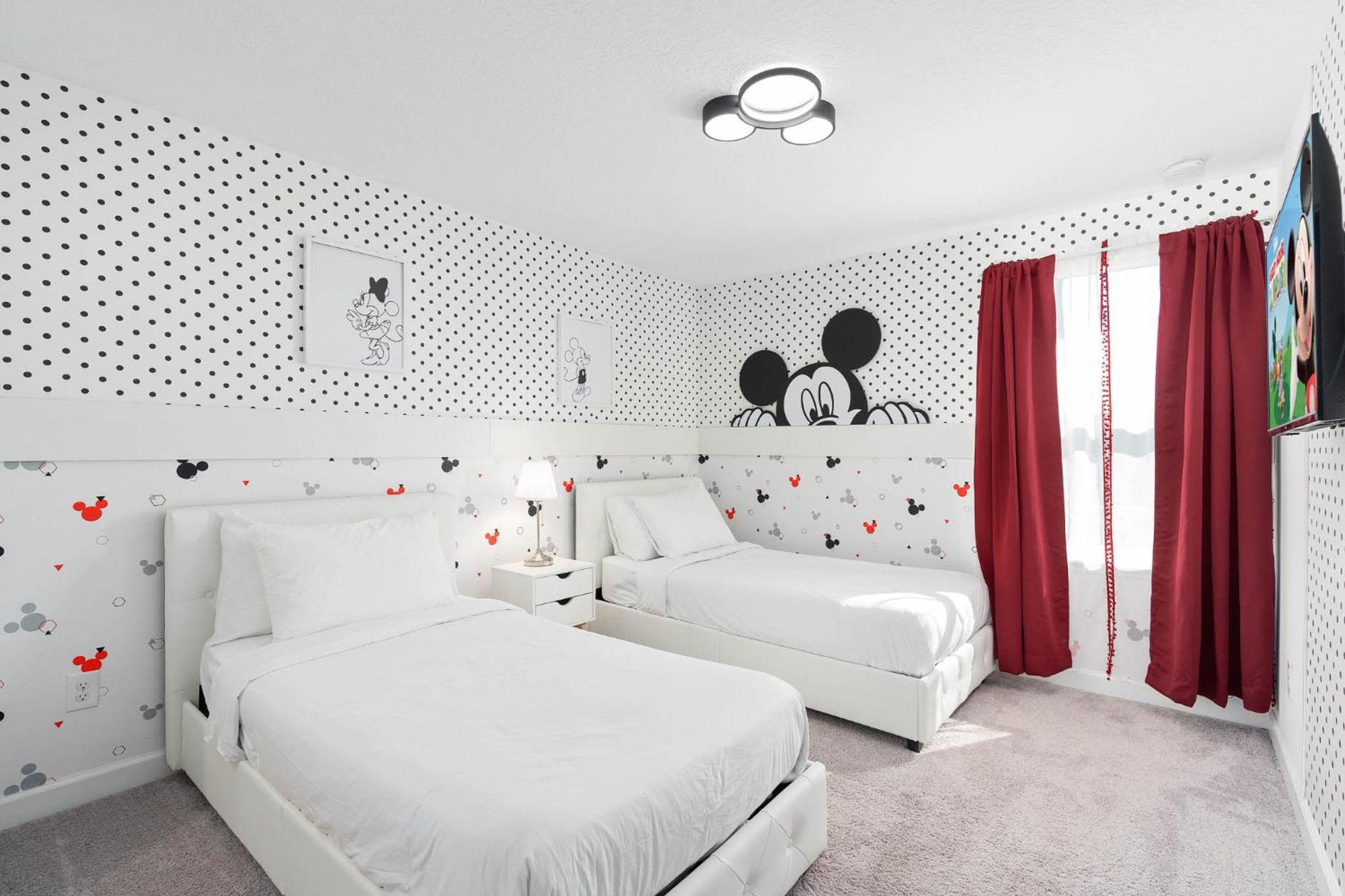 Super Close -disney's Parks Theme & Pool Holiday home