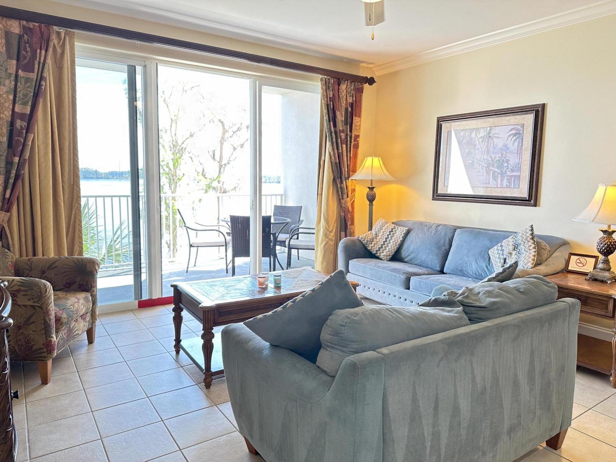 Bh102 - Lakeside Getaway - Minutes From Holiday home