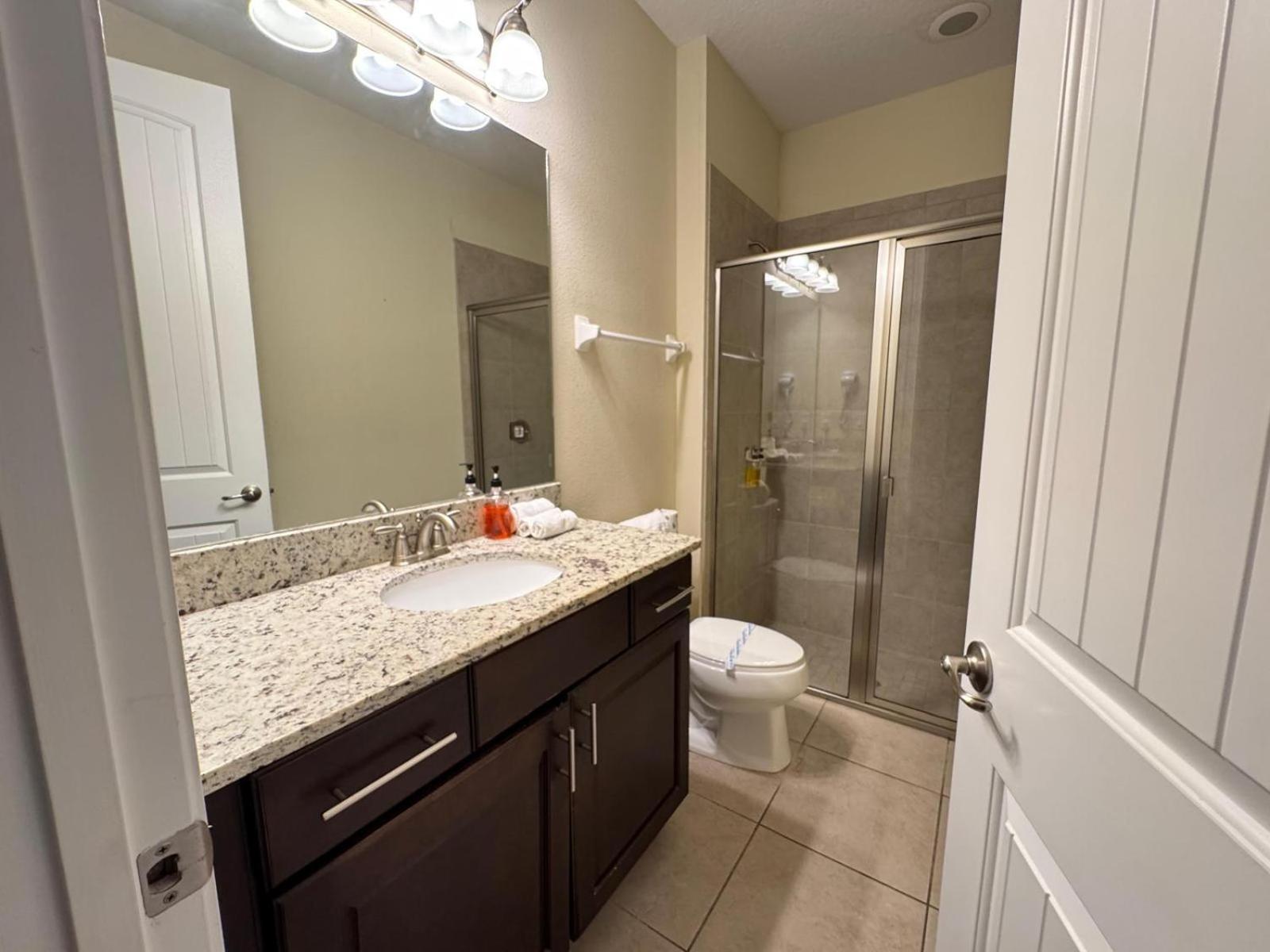 7613-8-bl-only 10 Minutes From Orlando