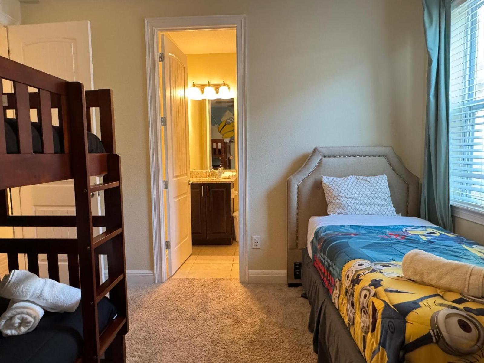 7613-8-bl-only 10 Minutes From Orlando