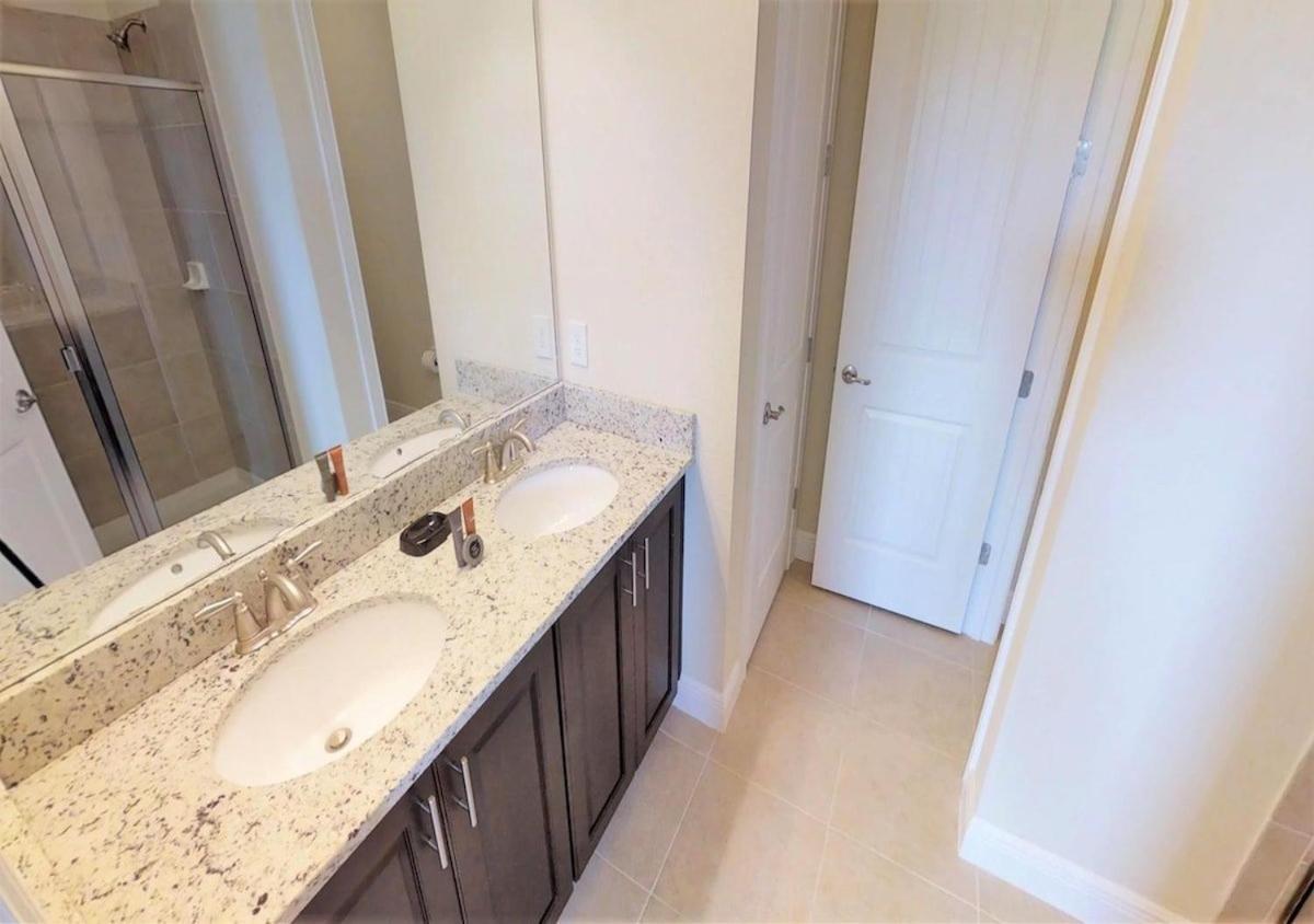 7613-8-bl-only 10 Minutes From * Orlando