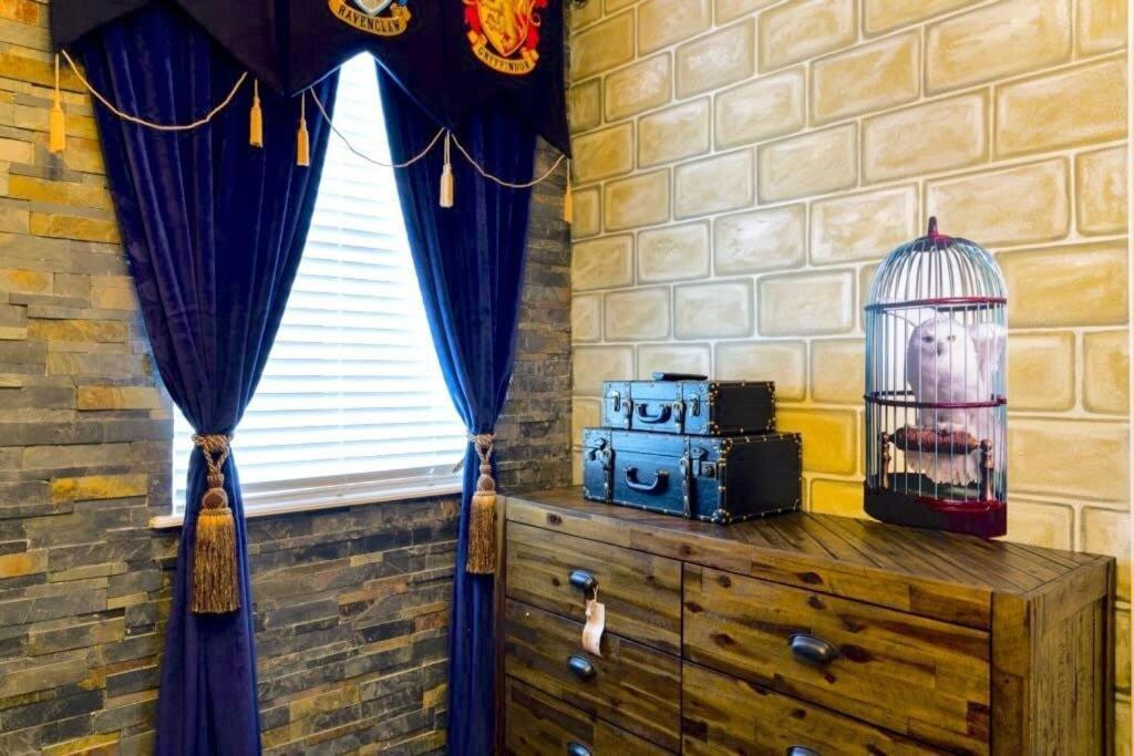 Holiday home 7601-7-bl-designer Decorated With Whimsical Themed Orlando