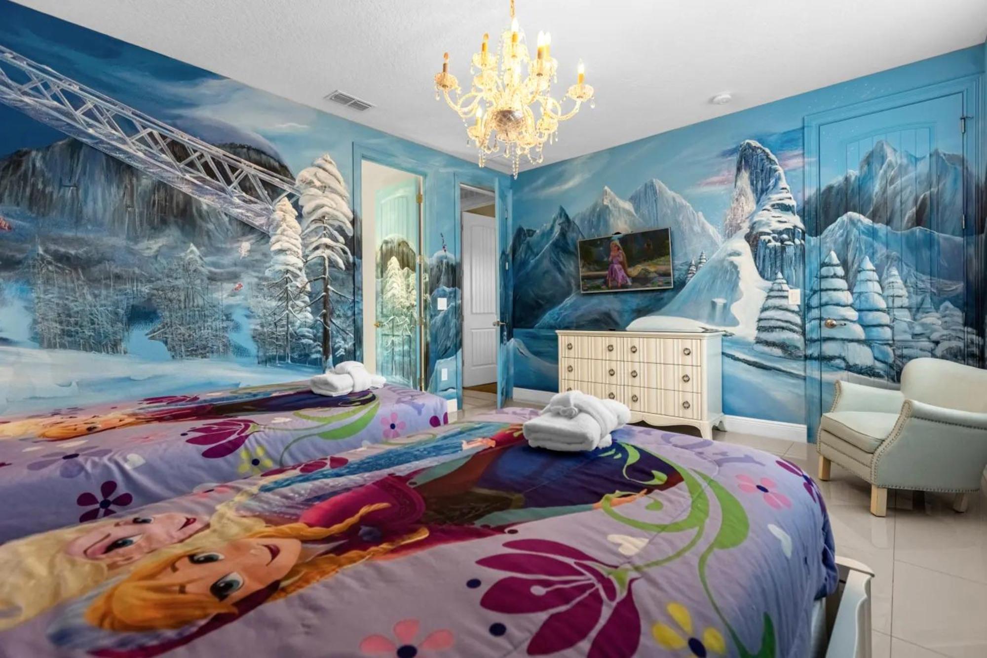 7601-7-bl-designer Decorated With Whimsical Themed Holiday home *